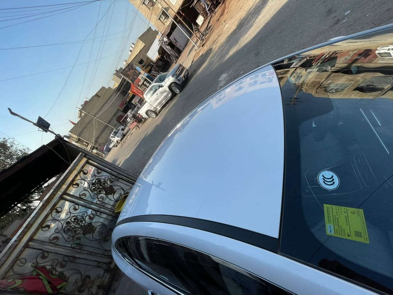 السلام عليكم 
BYD DESTROER 
ماشية 8 الف الكلي 5 بانزين 3 كهرباء سيارة بعدها زيرو استخدام بنية بيها ملاحضات بسيطة مكفولة من تبديل فتح حت التكحيل والصبغ سيارة مناقصها اي شي ان شاء الله 
مكاني : بغداد حي اور 
رقمي : ***********
السعر : 18 مليون و750  الف وبيها مجال 
السيارة باسمي شخصيا
