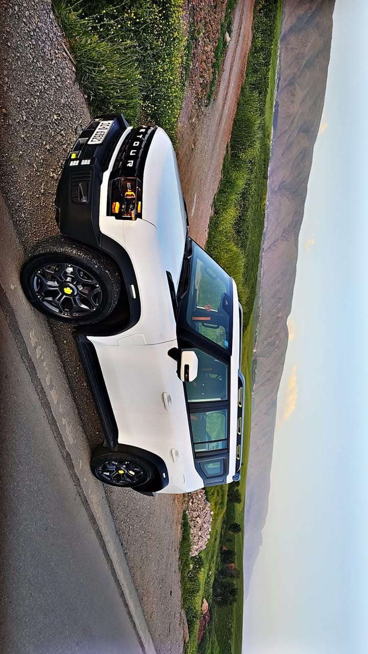 T2 2.0L LUXURY PLUS

الموديل: 2025 

المحرك: 4 أسطوانات L2.0 تيربو 254 حصان حقن مباشر

ناقل الحركة: اوتوماتيكي من 8 سرعات 

العداد:  40.000  حاليا

استهلاك الوقود: 8.83 لتر لكل 100 كم

الضمان الأساسي: 6 سنوات وعداد كيلومترات مفتوح 

رقم الهاتف ***********

المواصفات

* نظام دفع رباعي متطور من BorgWarner 

* إطارات قياس 20 إنچ

* فتحة سقف بانوراما

* مقصورة الركاب من الجلد الفاخر

* مقعد السائق والراكب كهربائية

* مقاعد السائق والراكب مزود بذاكرة لحفظ 3 وضعيات الجلوس

* مقعد السائق مساج

*مقعد السائق مبرد ومدفاء

*مقعد الراكب مبرد ومدفاء

*عروض ضوئية وموسيقية استعراضية متعددة

* كاميرات محيطية 540 درجة

* شاشة التحكم بقياس 15.6 إنچ

* شاشة القيادة بقياس 10.25 إنچ

* نظام أبل كاربلاي وأندرويد أوتو

* نظام أوامر وتحكم صوتي

* نظام صوتي متطور 12 سماعة من Sony 

*رادار تفاعلي

* تحذير مغادرة المسار

* نظام القيادة شبه الذاتية

* نقطة عمياء

* نظام التحذير من التصادم الأمامي و الخلفي

* إنارة محيطية

* إنارة ترحيبية

* المرايا الجانبية قابلة للطي كهربائياً ومدفئة

* شاحن هاتف لاسلكي سريع

* خاصية إغلاق الشبابيك وفتحة السقف عن بعد

* مصابيح أمامية أوتوماتيكية زينون مع مصابيح نهارية LED

* التكيف التلقائي مع الضوء القريب والبعيد

* الشباك الامامي مع شعار جيتور مضاء

* مسند الذراع الوسطي مع ثلاجة

* دخول ذكي (بصمة)

* تشغيل عن بعد

* دوسات جانبية

* نظام تقليل الضجيج النشط

* نظام إيقاف وتشغيل المحرك التلقائي

* صندوق شفط

* نظام الفرامل اليدوية الاوتوماتيكي Autohold

*  وضعيات قيادة متعددة للطرق الوعرة

*6 وسائد  هوائية

الموديل: 2025 

المحرك: 4 أسطوانات L2.0 تيربو 254 حصان حقن مباشر

ناقل الحركة: اوتوماتيكي من 8 سرعات 

العداد:  40.000  حاليا

استهلاك الوقود: 8.83 لتر لكل 100 كم

الضمان الأساسي: 6 سنوات وعداد كيلومترات مفتوح 

رقم الهاتف ***********

المواصفات

* نظام دفع رباعي متطور من BorgWarner 

* إطارات قياس 20 إنچ

* فتحة سقف بانوراما

* مقصورة الركاب من الجلد الفاخر

* مقعد السائق والراكب كهربائية

* مقاعد السائق والراكب مزود بذاكرة لحفظ 3 وضعيات الجلوس

* مقعد السائق مساج

*مقعد السائق مبرد ومدفاء

*مقعد الراكب مبرد ومدفاء

*عروض ضوئية وموسيقية استعراضية متعددة

* كاميرات محيطية 540 درجة

* شاشة التحكم بقياس 15.6 إنچ

* شاشة القيادة بقياس 10.25 إنچ

* نظام أبل كاربلاي وأندرويد أوتو

* نظام أوامر وتحكم صوتي

* نظام صوتي متطور 12 سماعة من Sony 

*رادار تفاعلي

* تحذير مغادرة المسار

* نظام القيادة شبه الذاتية

* نقطة عمياء

* نظام التحذير من التصادم الأمامي و الخلفي

* إنارة محيطية

* إنارة ترحيبية

* المرايا الجانبية قابلة للطي كهربائياً ومدفئة

* شاحن هاتف لاسلكي سريع

* خاصية إغلاق الشبابيك وفتحة السقف عن بعد

* مصابيح أمامية أوتوماتيكية زينون مع مصابيح نهارية LED

* التكيف التلقائي مع الضوء القريب والبعيد

* الشباك الامامي مع شعار جيتور مضاء

* مسند الذراع الوسطي مع ثلاجة

* دخول ذكي (بصمة)

* تشغيل عن بعد

* دوسات جانبية

* نظام تقليل الضجيج النشط

* نظام إيقاف وتشغيل المحرك التلقائي

* صندوق شفط

* نظام الفرامل اليدوية الاوتوماتيكي Autohold

*  وضعيات قيادة متعددة للطرق الوعرة

*6 وسائد  هوائيةز بغداد, العراق
