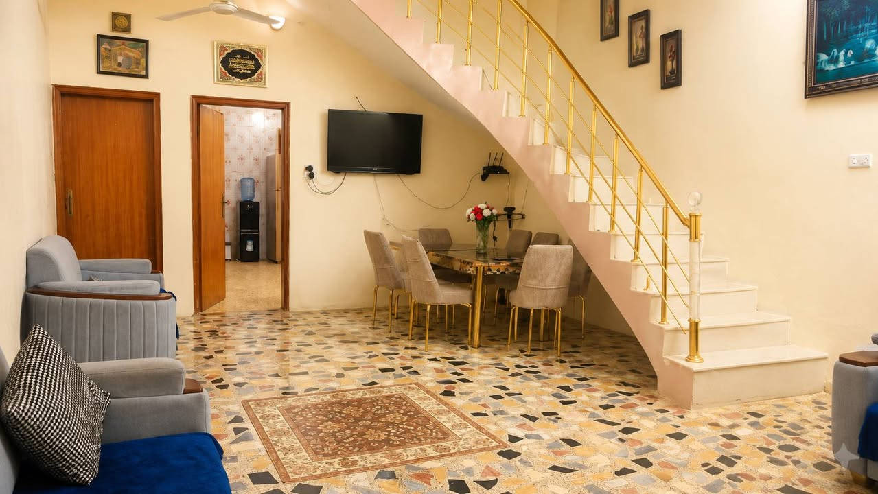 سلام عليكم،الدار للبيع في كربلاء البوبيات يبعد عن الإمام 4 كيلو متر يعني يصلح حتى للزوار ، المساحه 200م  و 160م تحت البناء ، يكون قريب على الشارع العام ، للاستفسار الاتصال على هذا الرقم ***********
