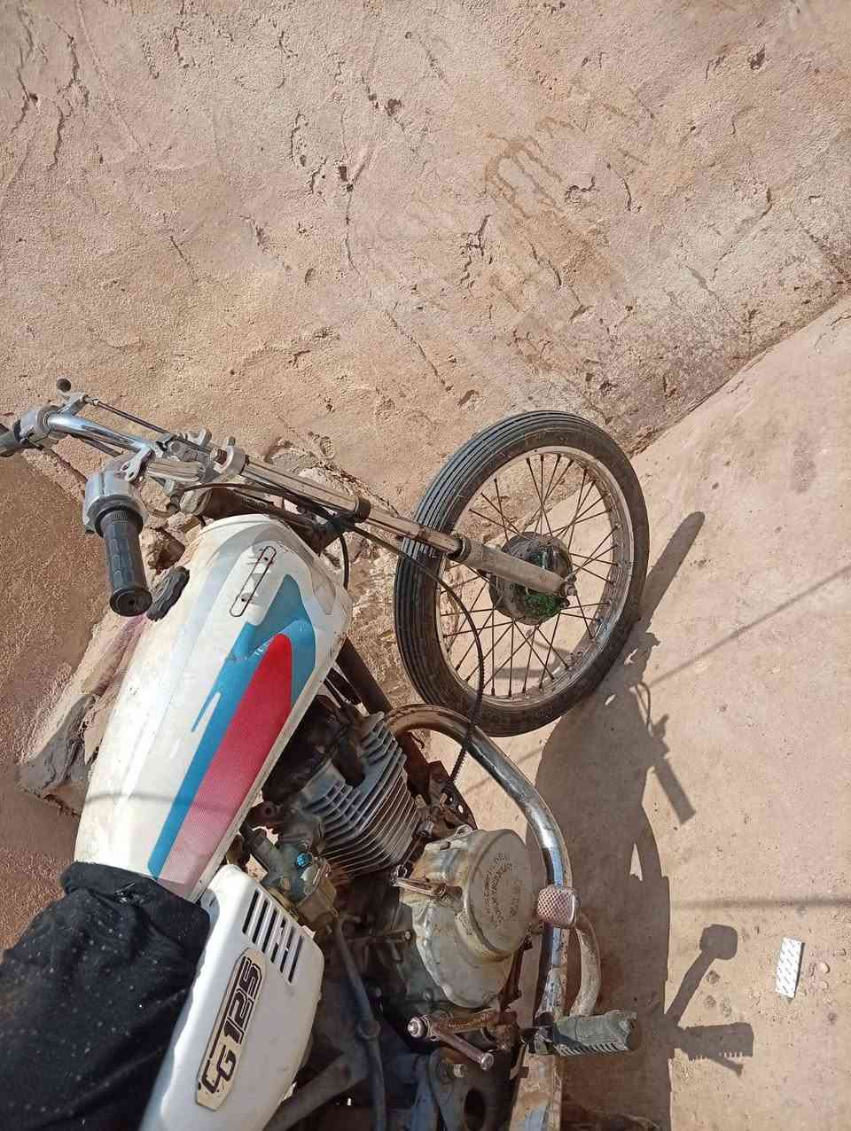 دراجه ايراني البيع دراجه نضيفه سعر خاص ***********واتساب
