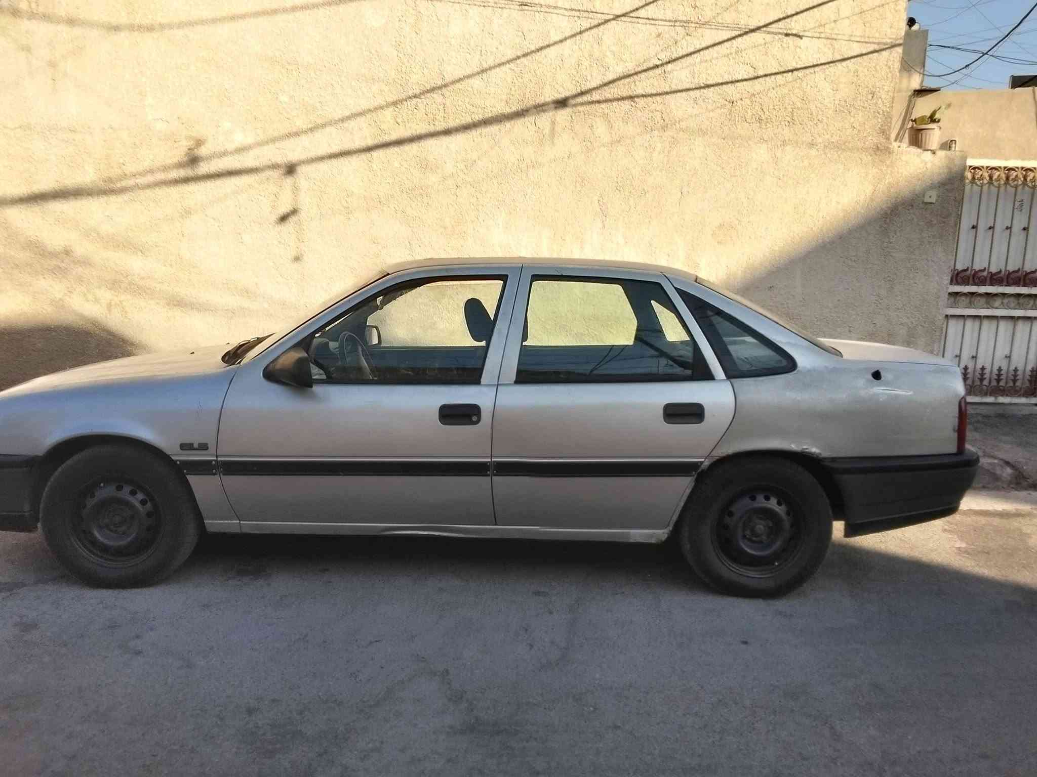 سلام عليكم للبيع سياره اوبل فكتره موديل 92 المحرك 1600 سعر 35 ورقه وبيها مجال العنوان بغداد حبيبيه بلديات استفسار على الواتساب الرقم هاتف ***********
