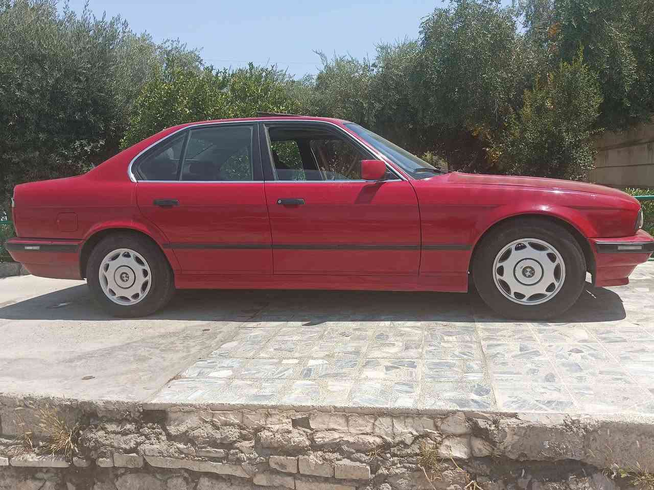 السلام عليكم BMW
بي ام للبيع 525موديل 1990 لون احمر  صبغ عام جمالية طخم تايات جدد كشنات جلد جدد مثل ماموضح بل صور  السعر 45بيها مجال مكان موصل حي العربي للتواصل ***********
