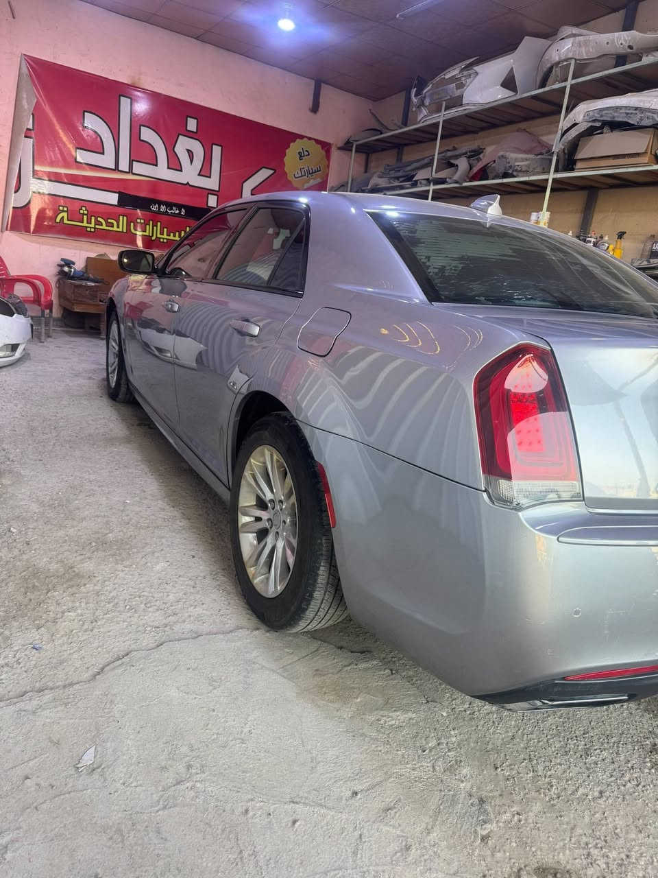 السلام عليكم 
اوباما موديل 2022
اصل 2018 رقم بغدادانكليزي بسمي  السونار مرفق مع صور السياره
فول مواصفات رادار جانبي نقطه عمياء 
بانوراما شفتات ستيرن 
حساسات خلفيه حساسات اماميه 
اشاره بالمري كشتات حضن داخل اسود 
السياره فئه S
ويل مكسيكي تخم تاير حداديه اماميه خلفيه 
مكينه وكير واكسل كفاله 
مكاني بابل القاسم 
***********
