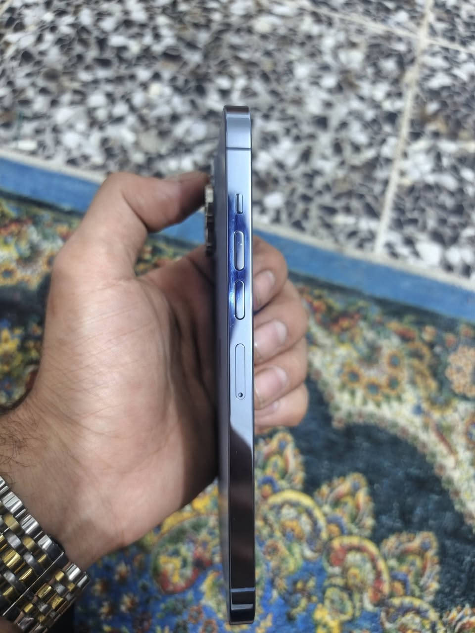ايفون 13برو ماكس
لون بحري 
مبدل شاشه اصليه 
فيس ايدي متوقف 
الجهاز شخط مابي جديد 
بطاريه ٧٢
سعر٥٥٠ وبي مجال مكان الامين 
***********
