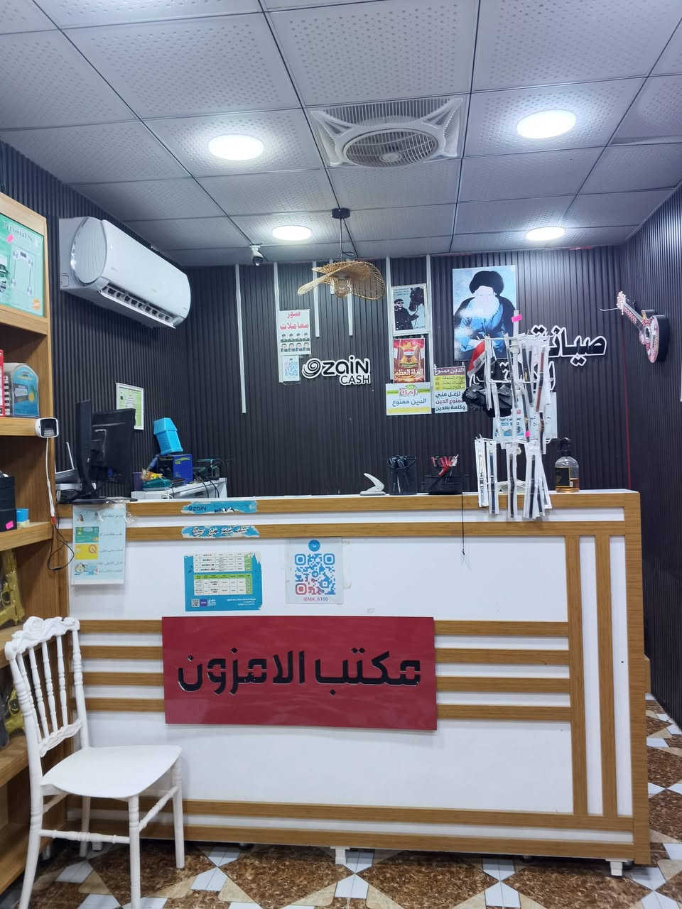 ✨📢 فرصة مميزة للبيع في الكوت 📢✨
🏪 مكتب الامزون 
مكتب متكامل وجاهز للعمل حاليًا ✅  
موقع ممتاز وحركة جيدة 🔥

📚 يحتوي على:
✔️ قرطاسية متنوعة  
✔️ اكسسوارات موبايل  
✔️ميز صيانة معه كامل ملحقات الصيانة
✔️العاب اطفال
✔️ شواحن وكفرات متنوعة 📱  
✔️ حاسبةعدد 1+ طابعة 2 🖨️ 
✔️عاكسه + بطاريه 
✔️ تفعيل خطوط 📶  
✔️ ماكنة أرصدة 💳  
✔️ سبلت سقف ثانوي ❄️  
✔️ ديكور حديث ومرتب ✨

💰 السعر: 6 مليون و500 ألف فقط اليجار مال محل  ب 75  

📍 العنوان:  
الكوت – حي الحكيم _ نزلة بني تميم 
مقابل مدرسة الوقار لابتدائيه 3 شفتات يداومون 

📞 للاستفسار والتواصل:  
***********

📝 سبب البيع:  
صاحب المكتب مرتبط بالدوام في بغداد، لذلك تقرر بيع المكتب رغم جاهزيته الكاملة للعمل.
