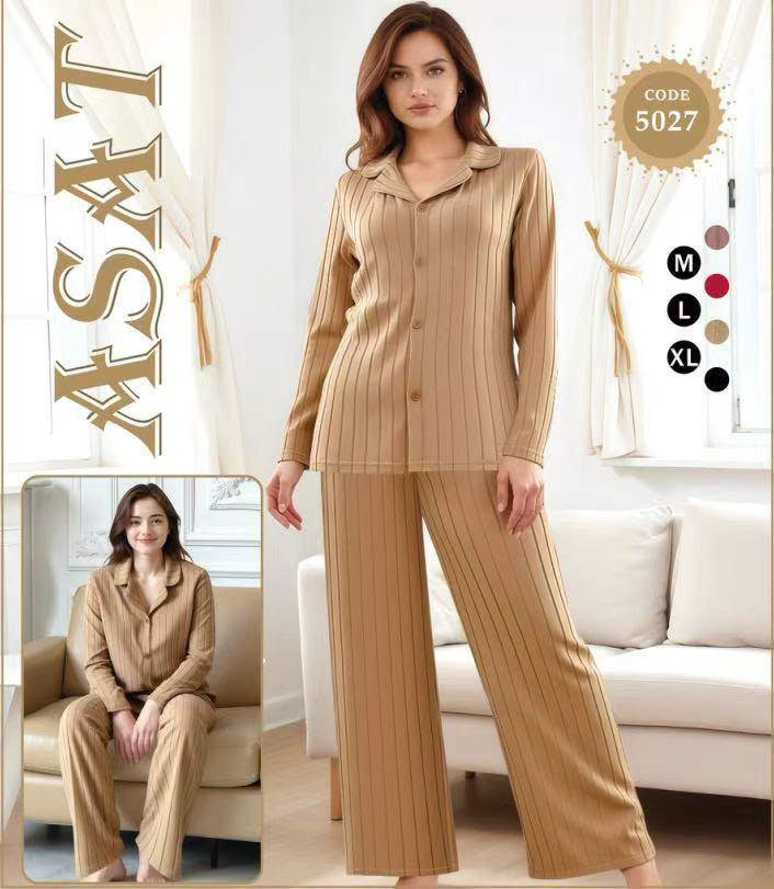 قياس ( M - L - XL ) 
السعر 96 الف
الدرزن 4 الوان 
خامه مخمل قطن درجة اولى

***********

مخزن he

نص مكتوب في الصور:
- CODE K013 M L XL
- XS S M XL CODE 5024 M L XL 4/8
- ASAT
- CODE
- 5022
- M
- L
- XL
- 2/8
- 5027
- ASAT CODE 5028 M L XL 8/8
- L XL XXL H007 M L XL
- ASAT CODE 5021 M L XL