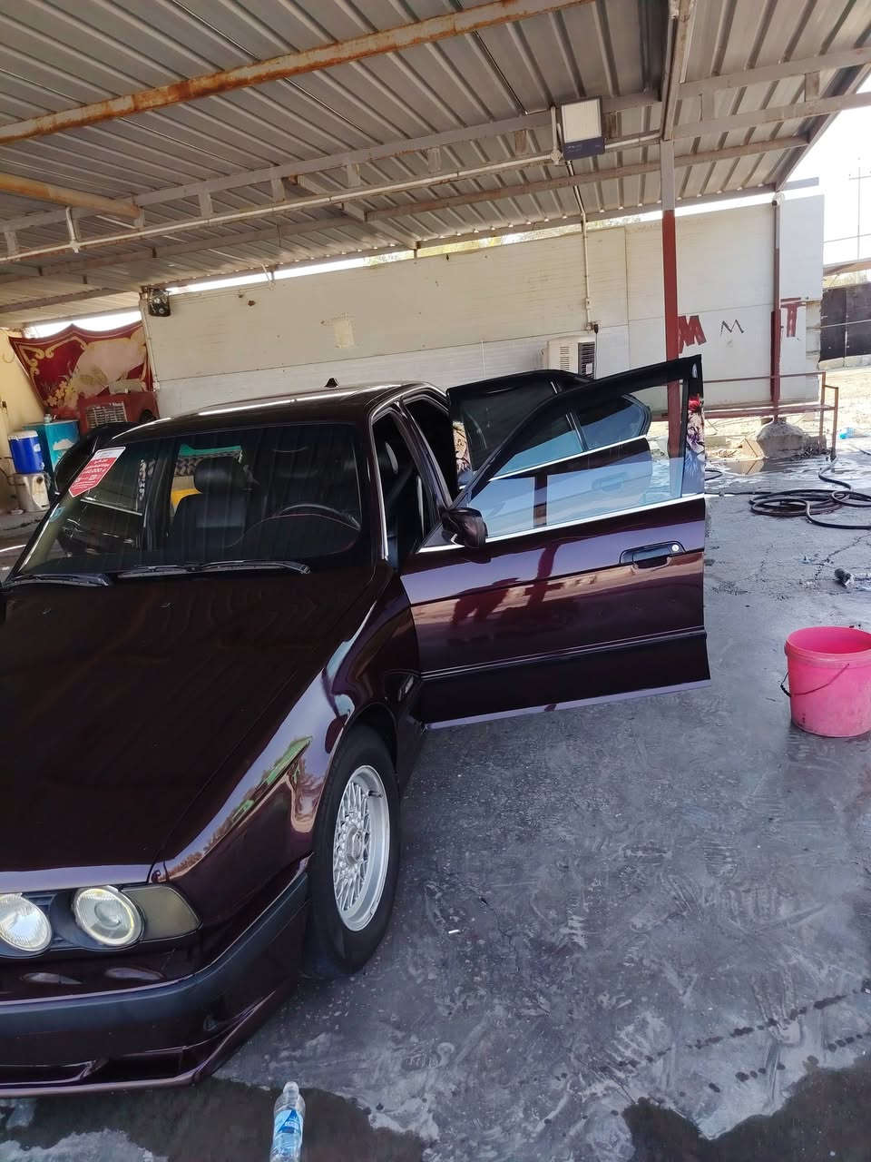 السلام عليكم 
bmwموديل 94
نضيفه اسياره مصبوغه عام الجماليه 
محرك مسكر فانوس المرغوب كير خير من الله 
منضومه بانزين جديده 
حداديه جديده 
منضومه زنون عالي 
تبريد شغال 
بك لايتات جدد
ويل خليه
بيه رصعات اباب السايق والخلفي مابينات 
اسياره بسمي تحويل ثاني يوم 
70 وبيه مجال لطيبين 
مراوس اراوس 
تلفون ***********
متواجد ع فيس
حله قرب سيطره الاثار
