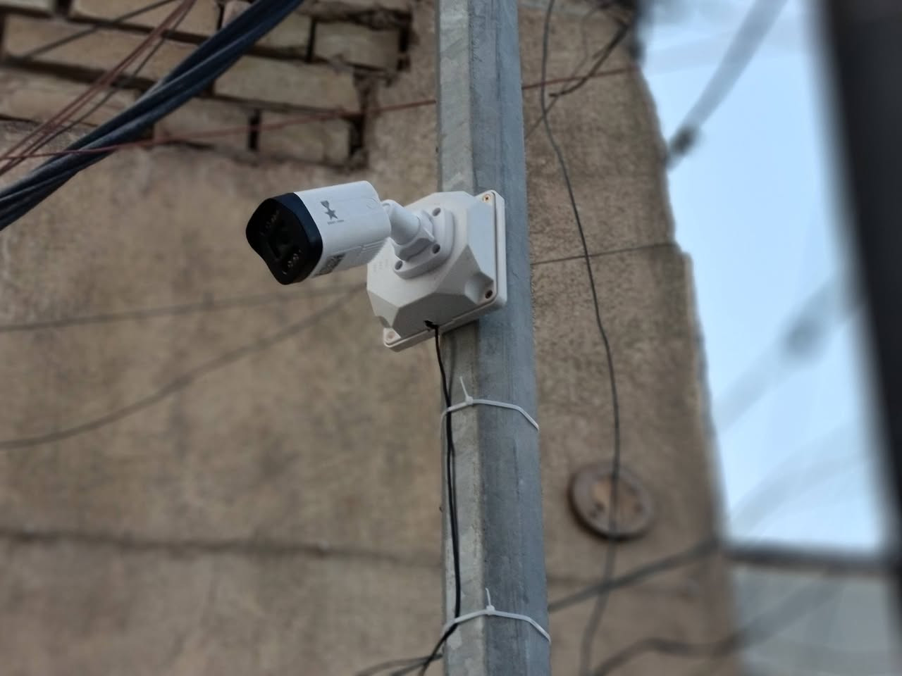 عرض اقتصادي لمنظومة كاميرات المراقبة 🔥
🔹 كاميرات Shiny Vision

🔹 دقة 3 ميگاپكسل — صورة واضحة وعالية الجودة

🔹 صوت وصورة 🎤📹

🔹 تصوير ملون ليلي ونهاري 🌙☀️

🔹 خاصية التقاط صورة للوجه

🔹 جهاز تسجيل XVR دقه 5 ميكا حقيقي 

🔹 هارد 500GB أصلي بنفسجي للتسجيل

🔹 4 بوكسات مطرية لحماية الكاميرات 🌧️

🔹 4 وايرات نحاس طول كل واير 18 متر

🔹 كيبل HD

🔹 منظومة متكاملة وجاهزة للتركيب

🔹 عرض اقتصادي وبسعر مناسب 💰

🔹 ضمان سنتين 🛡️ حقيقي

📞 للحجز والاستفسار: ***********
👷 مهندس يوسف
متوفر كادر عمل في جميع مناطق #بغداد #كرخ #ورصافه

#كامرات #مراقبه
#دهوا
#اسوار
#هيكفجن
