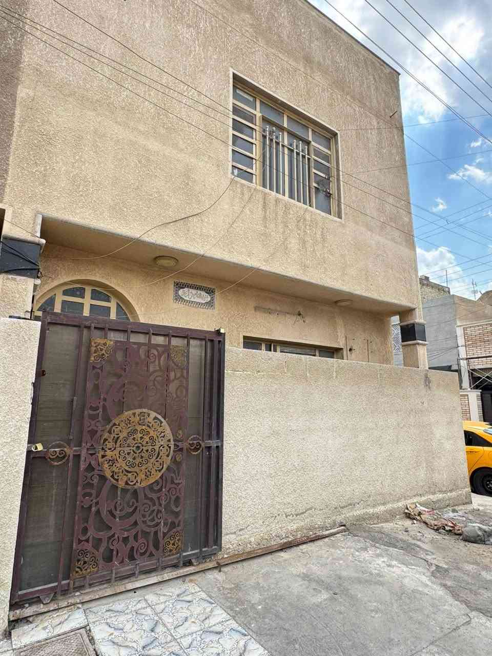 السلام عليكم بيت ركن للإيجار شارع المضخه شهداء البياع 
قرب مدرسة بشائر الخير 
المساحه ٥٤ متر 
الطابق الأرضي 
استقبال + مطبخ+صحيات
الطابق الفوك
غرفة نوم + حولي 
للاستفسار 
***********
