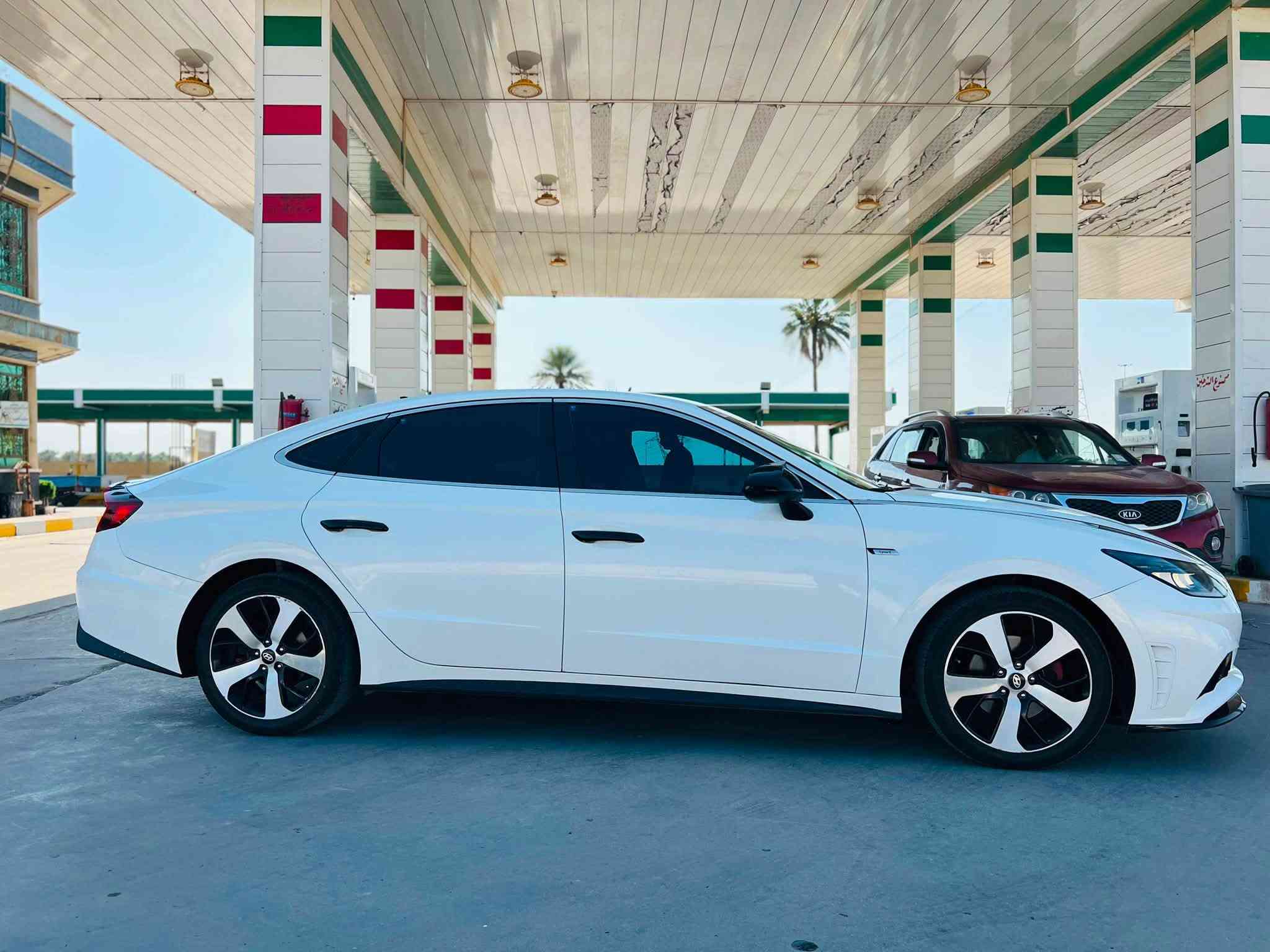 �🚘 للبيع | هيونداي سوناتا 2022 🚘🔥
لون أبيض 🤍 | مواصفات عالية جداً

إذا تدور على سوناتا نظيفة، مواصفات وأمان وراحة… هاي السيارة تستاهل تشوفها 👌🔥

⚙️ المواصفات:

🔹 مكينة 2.5 لتر
🔹 گير أوتوماتيك 8 سرعات
🔹 گير دكم
🔹 شاشة
🔹 كاميرا دوارة 360°
🔹 حساسات أمامية وخلفية

🛡️ أنظمة الأمان والمساعدة:

📡 رادار أمامي
📡 رادار خلفي
📡 رادار جانبي
🛣️ تحديد المسار
🚘 قيادة شبه ذاتية
🅿️ توقف ذاتي
⚠️ تحذير عند الخروج من المسار
🛡️ إيرباكات

✨ إضافات السيارة:

🤍 داخلية نظيفة ومرتبة جداً
✨ جنوط رياضية
🔑 جنطه بصمه
❄️ تبريد ممتاز

🔥 السيارة مواصفاتها عالية ونظافتها تبين بالمعاينة
📋 جاهزة للفحص من أي مكان يختاره المشتري

📞 للاستفسار: ***********
متواجد واتساب 
مكاني بغداد المحموديه ناحيه الرشيد 

للجادين فقط 🌹
سوناتا 2022… مواصفات، أمان، فخامة، وراحة بكل معنى الكلم
