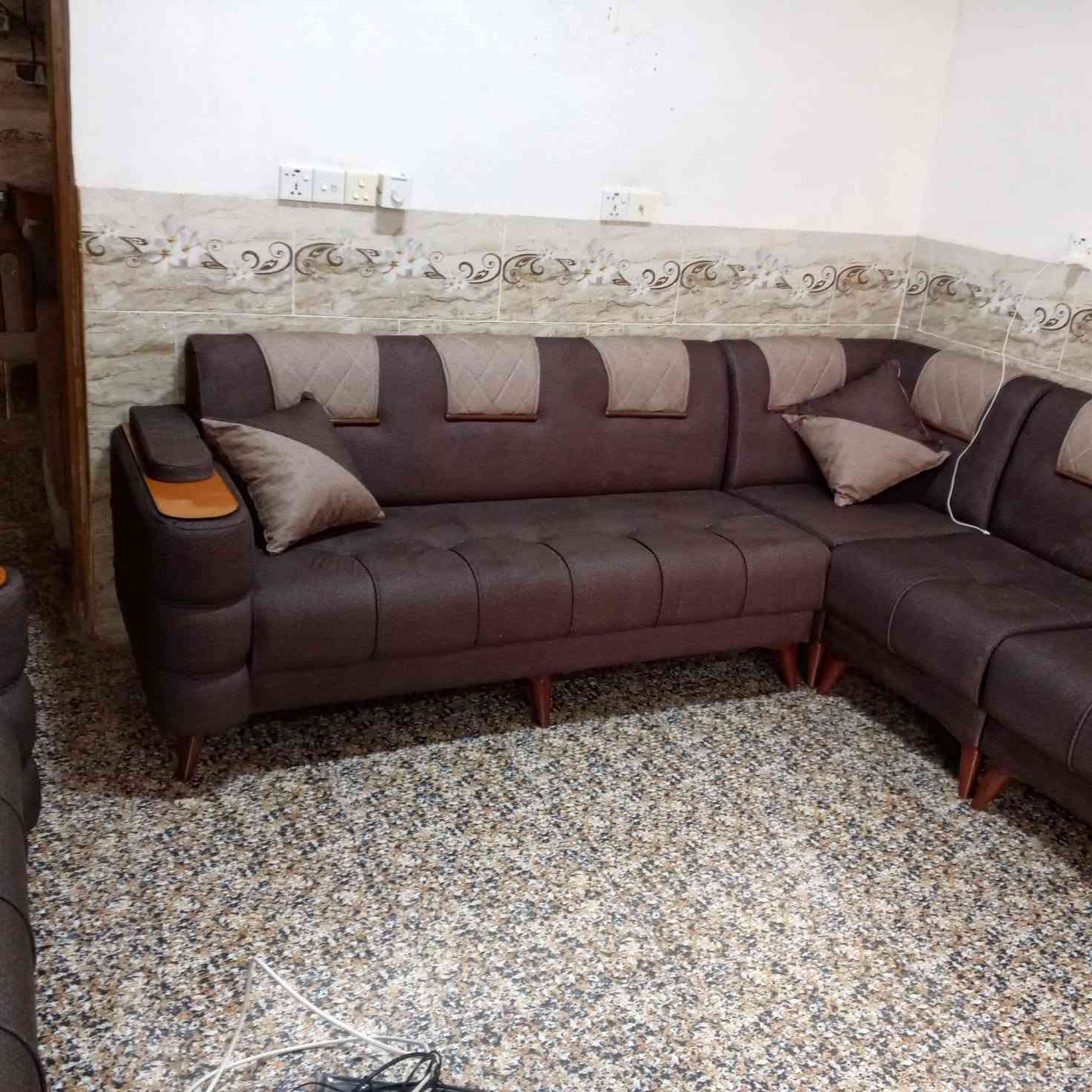 من رخصة مدير الكروب
تخم ديوان ٢٠ مقعد ١٤ متر تفصال جديد شغلنه معمل
خشب ثقيل بلوك اسود كله خالي من ال ان دي اف سمك ١٦ ملم سفنج مضغوط مميز أول مع طبقه دللوب طبي قماش كتان ناعم تركي ضمان حقيقي ٥ سنوات لون بني شوكولاتي ي مطعم ب بيجي داكن خردلي اتصال *********** متوفر واتساب
