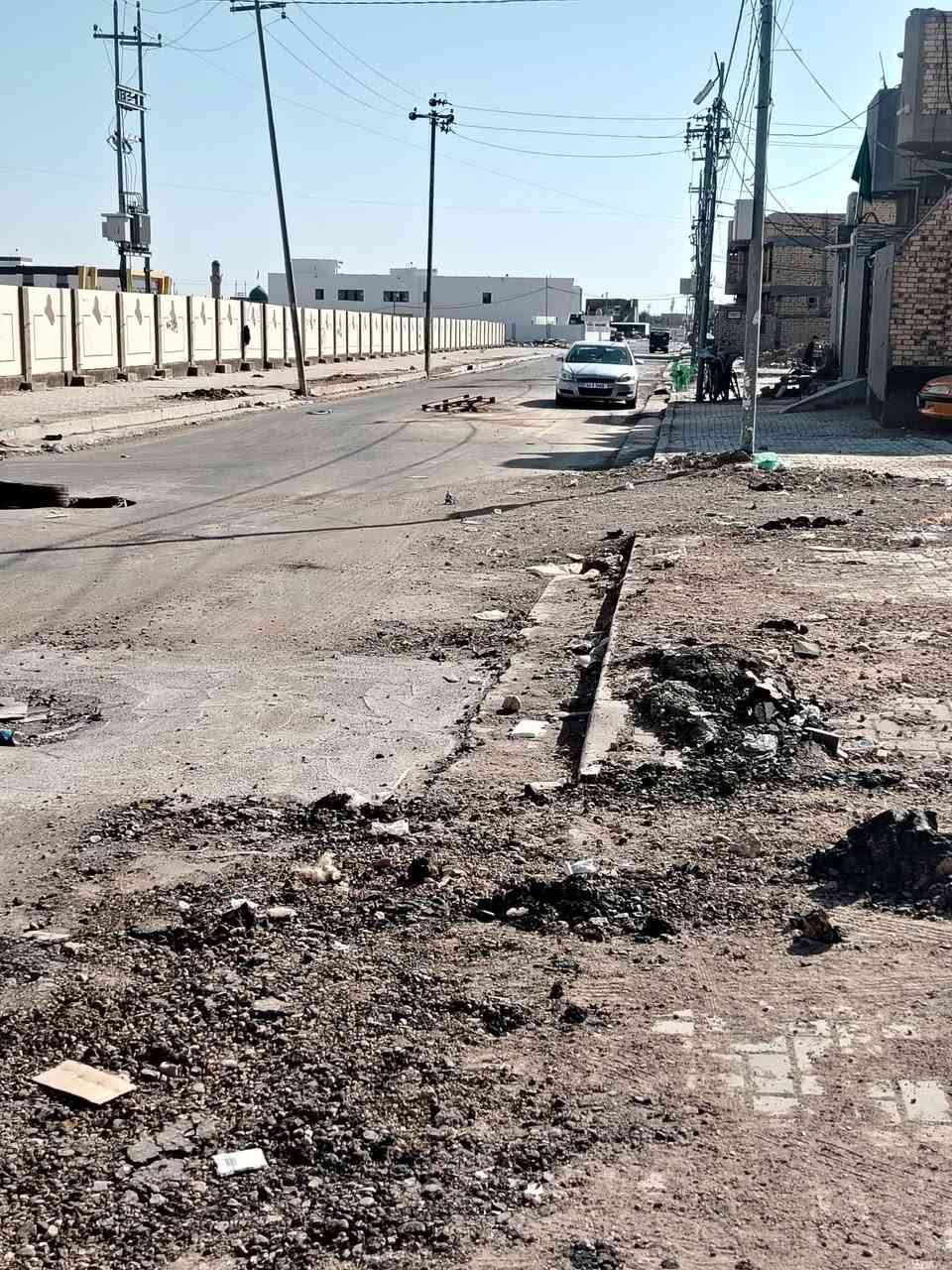 سلام عليكم بيت للبيع حي الزهراء مقابيل المدرسه الصيني بيت هيكل دولان مساحه ١٠٠متر وعرض متر وشويه بيع متوازي سعر خاص او علا رقم وبيكم خير ودللو*********** مجاري كامله مال البيت ستونه مسويها
