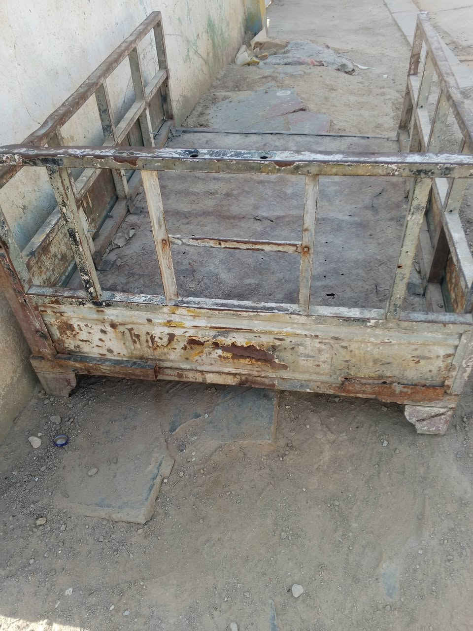 سلام عليكم بدي البيع مال شغل سعر 75 بي مجال الا مروس اروس ونطي فرق ***********
