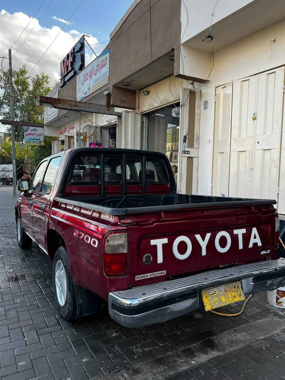 بيك اب تيوتا موديل 2000
لوحاتها جديده اسبوع القادم الأستلام هزه جديده 
بدون ضرر السياره بلاديه 
تدفئة 
تبريد 
محرك وكير بشرط 
السعر110وبيها مجال بسيط السياره مناقصها مصرف وكامله 
للأستفسار ***********
