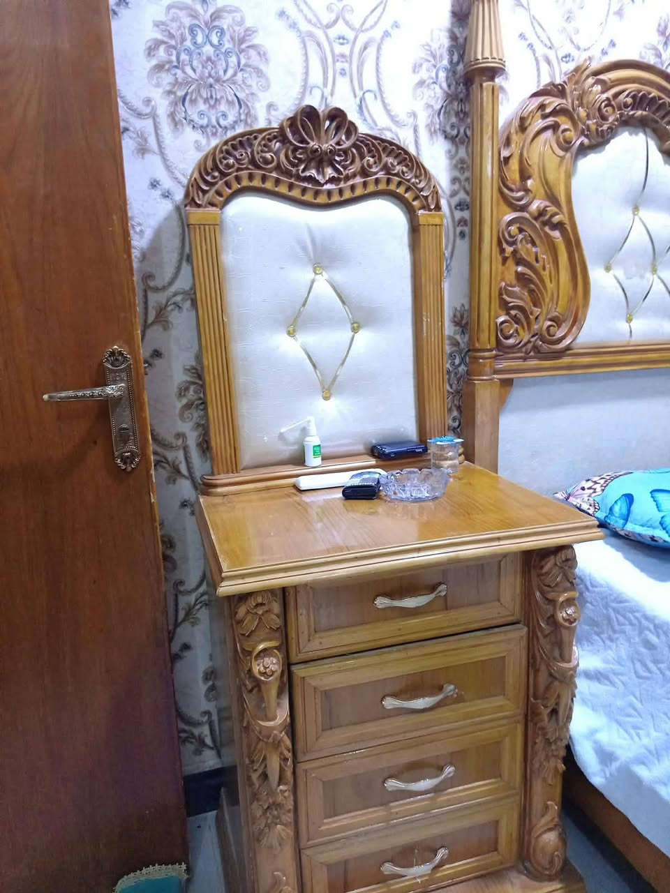 غرفة اخشاب للبيع صاج عراقي الي يريد يشتري يتصل على الرقم التالي ***********
