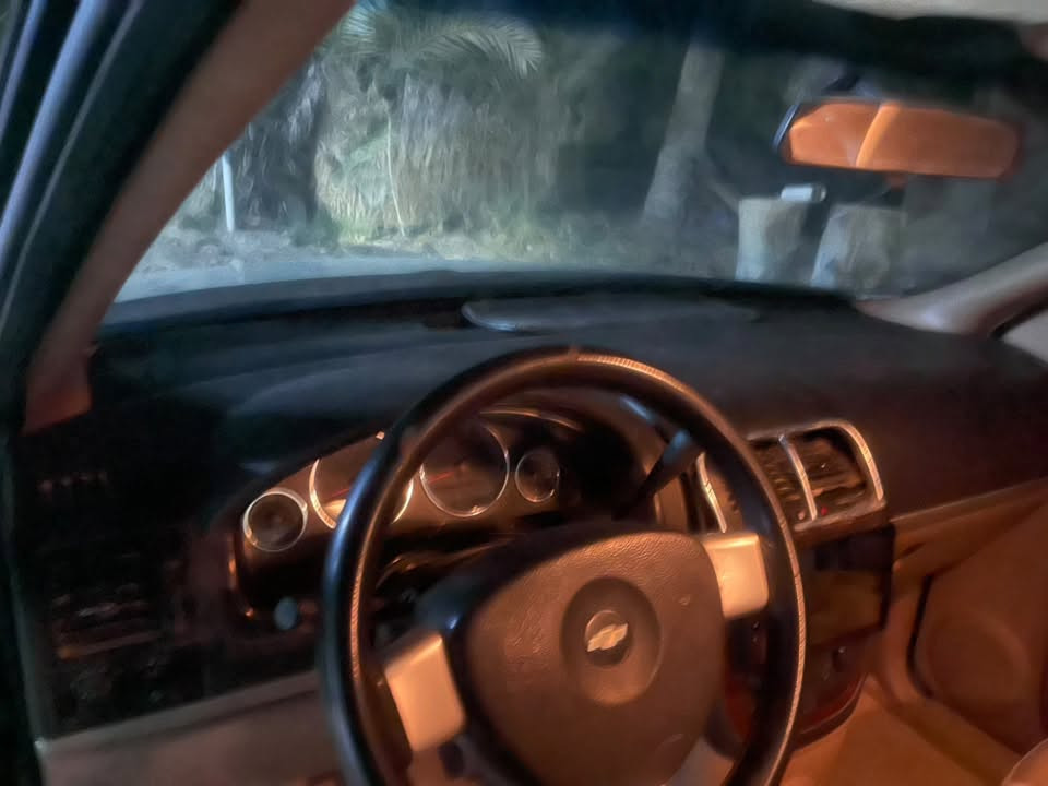 شوفر بااندار ٢٠٠٨ مال عائله ٧ راكب 

كير مكينة تخم تاير كله جديد
ضررها معجون بالنيد وطخه جاملخ 
سعرها ٧٥ وبيها مجال 
***********
