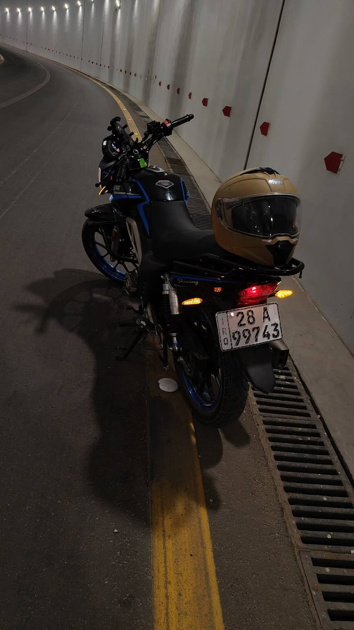 السلام عليكم شاينك بطح مكينه 250CC ماشيه 4.500 رقمها نجف مشروع وطني الدراجه ما ناقصه برغي سرعه 140 حقيقي صالنصه رياضي وبلادي وياها السعر مليونين 450 وبيها مجال رقمي ***********  مكاني نجف شارع المدينه
