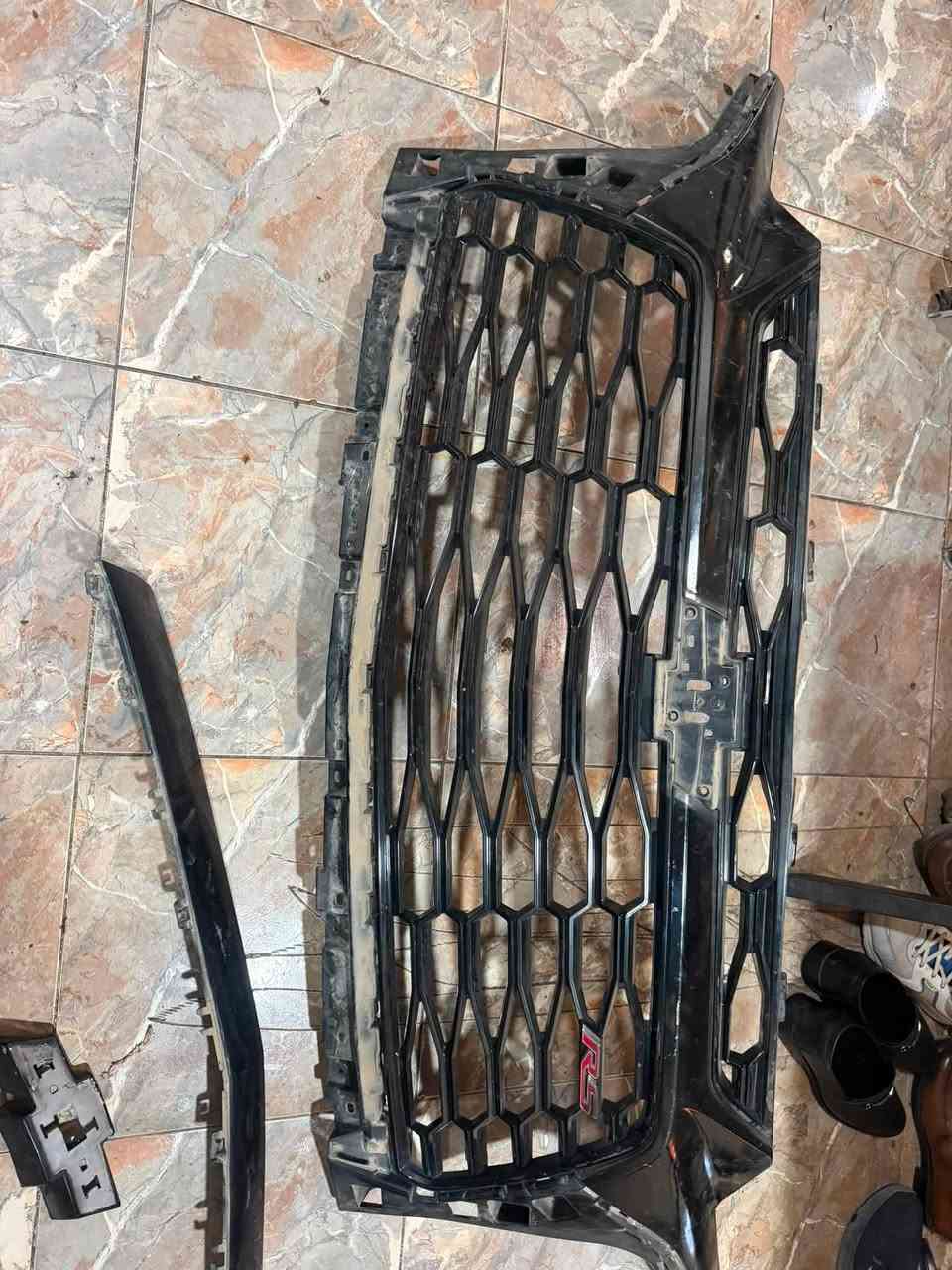 السلام عليكم شباك بلايزر ار اس موديل٢٢ نظيف جدا بدون شخوط ولاكسر هو وعلامه ار اس وقاعده علامه الشوفرليت والحاجب الفوك الي يجي جوه السكن وقاعده جوه كلهن ويا للبيع مكاني بغداد حي القاهره***********

