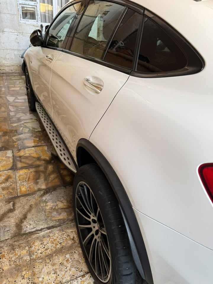 للبيع  | Mercedes-AMG GLE 43 S 4MATIC كوبية…… موديل 2018 وارد امريكي. 

✅ AMG GLE 43 S الأصلي
✅ محرك V6 باي (توين) تيربو سعة 3.0 لتر
✅ قوة 367 حصان Super Sport 
✅ ناقل حركة أوتوماتيك 9 سرعات (9G-TRONIC)
✅ نظام دفع رباعي دائم 4MATIC
✅ داخلية فاخرة (Luxury)
✅ فتحة سقف بانوراما
✅ مقاعد كهربائية مع ذاكرة
✅ كاميرا وحساسات أمامية وخلفية
✅ تشغيل بالبصمة (Keyless Go)*
✅ مكيف ثلج
✅ جنوط AMG الأصلية
✅ سيارة بحالة ممتازة واستخدام شخصي 

📞 للتواصل:***********
