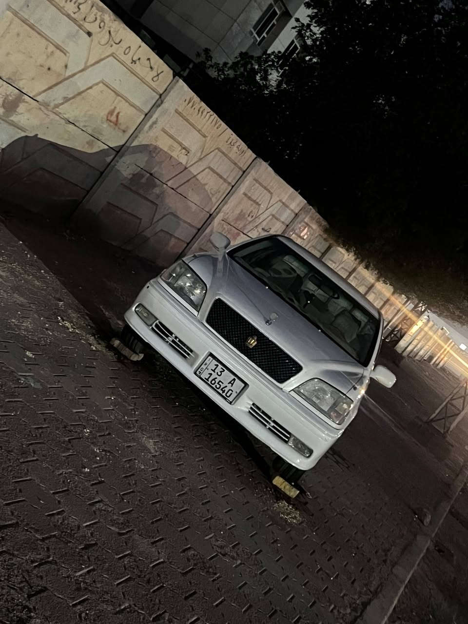 السلام عليكم جنون للبيع 2000 كرستال اصل سياره  أربع دكم فول سياره كفاله عامه من الگص و النقل ومكفوله من العيب الشرعي سياره اجدد من الصوره سياره جاهزه تبريد حداديه جاهزه الأخير السعر 120 وبيها مجال العنوان ميسان العماره التواصل ع الرقم***********. ***********
