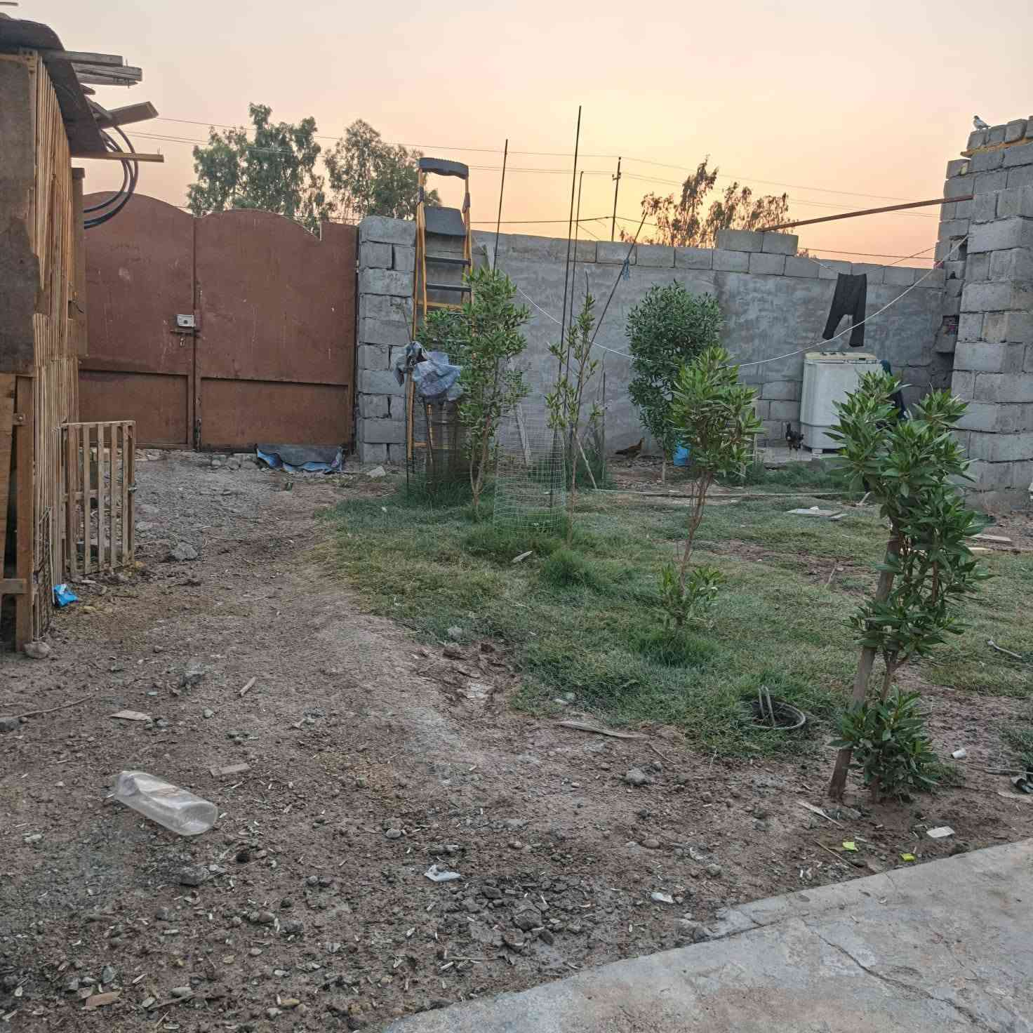 سلام عليكم يوجد بيت البيع المساحه ثلاث ميه البيت بلوك سقف سندويج العنوان كوت اليوسفيه تصال ***********
