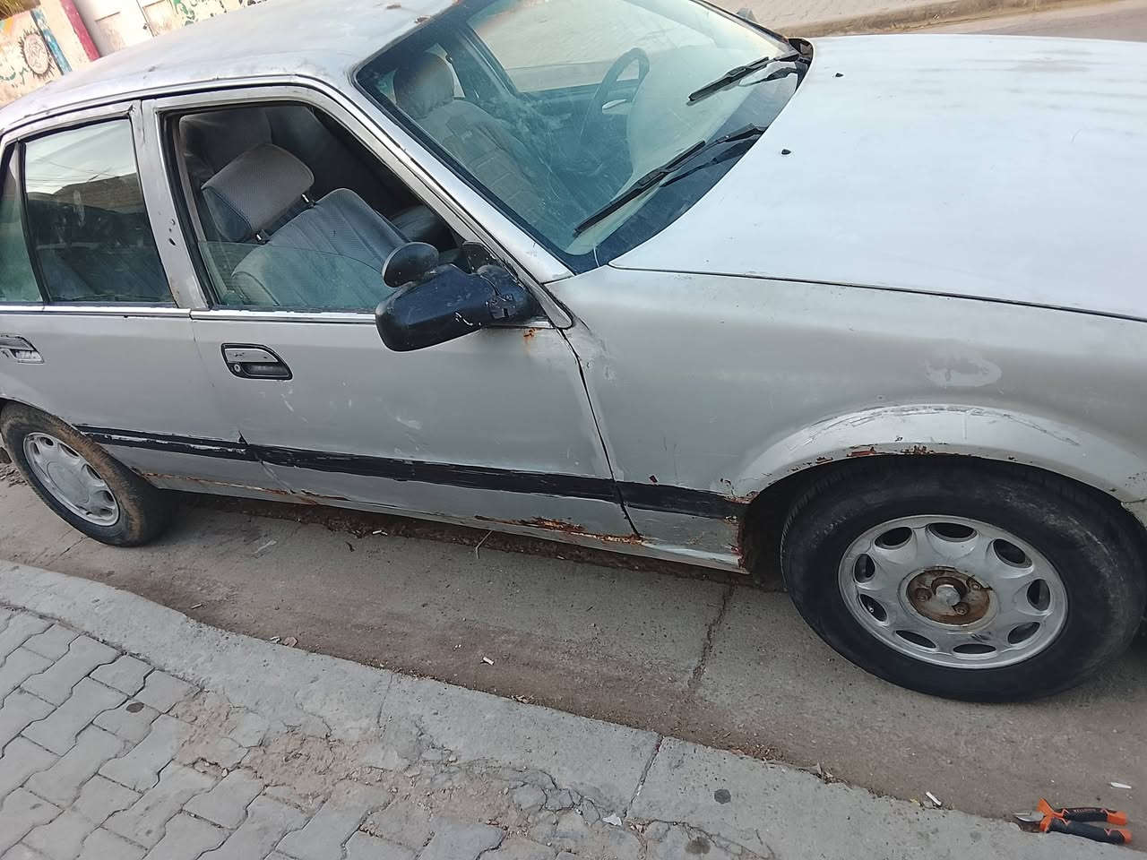 برنس موديل 93 كير عادي مكينه مفتوح لاصرف ولاتبخير كهربائيات شغاله منظومه بنزين كامله جديدة تخم تايرات ويل كب صدر امامي وخلفي بطاريه جديدة 
غرفتها تحتاج ترتيب مثلا بطاين السكن والسايق وماطور جام والكشر بي جراد وخياسات وموضحه بالصور مكاني بغداد السعر 15 ورقة رقم قادسيه تحويل مباشر وترهم مراوس مكاني بغداد وهذا رقمي *********** وتحياتي للجميع
