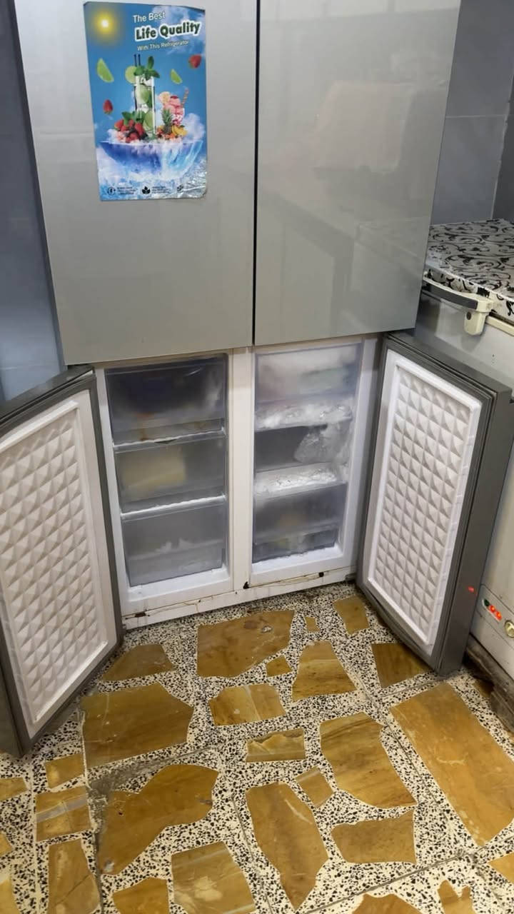 ثلاجه اربعه باب ‭***********‬ للتواصل الاستفسار مكاني بغداد

نص مكتوب في الصور:
- The Best Life Quality With This Refrigerator