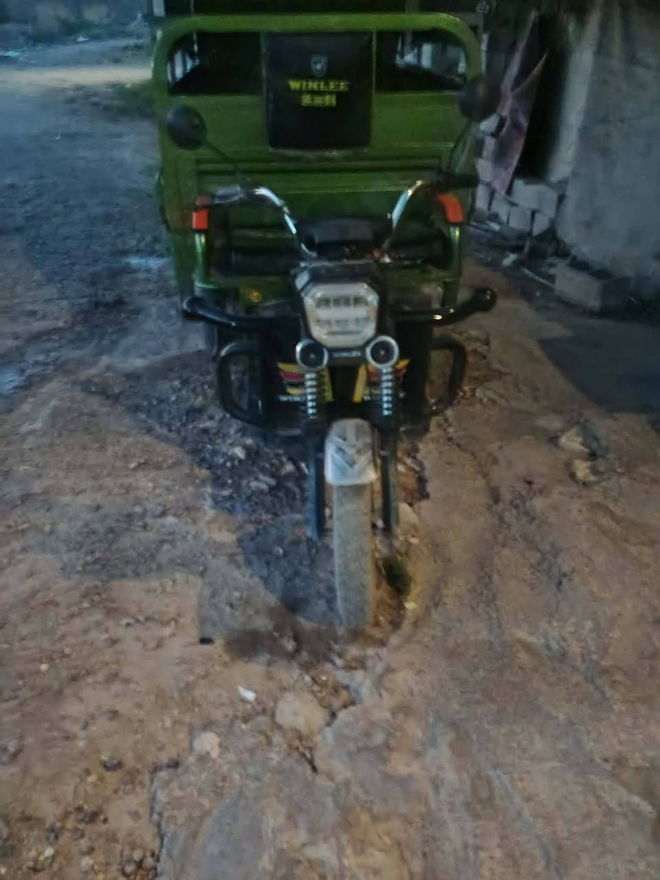 سلام عليكم ستوته شحن ما ناقصه اي شي الدراجه عوزه غسل وبيها سويجين وبصمتين مكاني بغداد الزعفرانيه الرقم ***********
