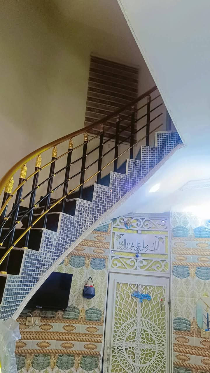 دار سكن للبيع / العنوان حي الباقر
المساحه 100 متر طابقين قرب ثانويه أكد
الطابق الاول كونكريت بناء حديث الطابق الثاني عكاده غرفتين وصاله وصحيات وحده من الغرف واصله لسقف
ملاحضه /البيت مطلوب أسكان 17 مليون تحب يبقى على المشتري اول تحب تأخذه جاهز ابو البيت يسدده ويحوله للمشتري حسب الاتفاق
 مراجعه مكتب بغداد ***********
