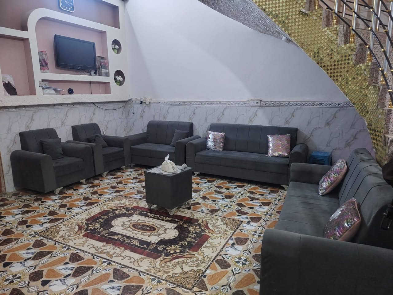 قنفات البيع نضيفات كلش مال استقبال
البيع
  ***********
