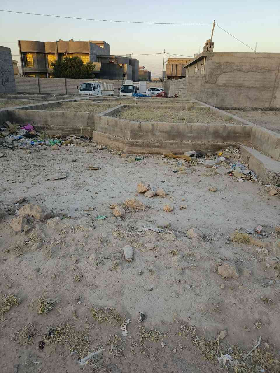 2 طبك بمساحة كل جعب 150متر
بوجه 7.5*20 مع كرستة *ابواب و شبابيك 
جنس العقار عقد زراعي بيهن وصل طابو من قبل البلدية 

العنوان /الفلوجة حي المختار قرب جامع الخناجرة شارع 10
ويبعدن عن الشارع 30 تبليط مسافة 100متر 
السعر المطلوب 23مليون وبيهن مجال 
للاستفسار. اتصال على الارقام التالية 
***********
***********

