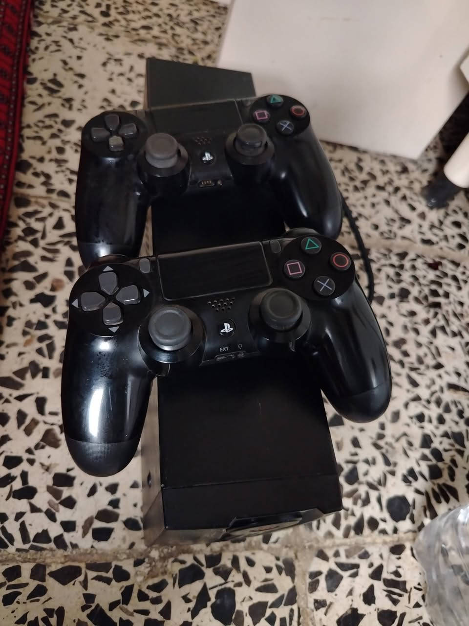 جوستكات بلي 4 .عدد 2. وحده اصليه ووحده عاديه و ups ابو 1000 للبيع.قيم بما يرضي الله . وبلعافيه علياخذهن🪼

للتواصل واتساب ***********
