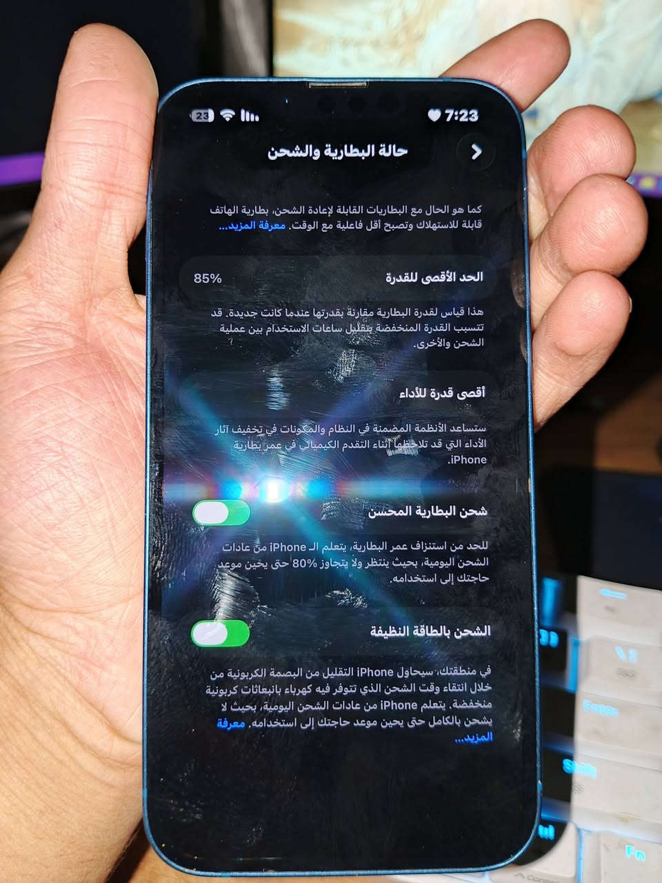 ١٣ عادي بطارية ٨٥ مامبدل أي قطعه 
٤٥٠ بدون شاحنه وبدون كارتونه
 بغداد حي النصر
***********

نص مكتوب في الصور:
- 7:23 23 حالة البطارية والشحن كما هو الحال مع البطاريات القابلة لإعادة الشحن، بطارية الهاتف قابلة للاستهلاك وتصبح أقل فاعلية مع الوقت. معرفة المزيد... الحد الأقصى للقدرة 85% هذا قياس لقدرة البطارية مقارنة بقدرتها عندما كانت جديدة. قد تتسبب القدرة المنخفضة بتقليل ساعات الاستخدام بين عملية الشحن والأخرى. أقصى قدرة للأداء ستساعد الأنظمة المضمنة في النظام والمكونات في تخفيف آثار الأداء التي قد تلاحظها أثناء التقدم الكيميائي في عمر بطارية iPhone. شحن البطارية المحسن للحد من استنزاف عمر البطارية، يتعلم الـ iPhone من عادات الشحن اليومية، بحيث ينتظر ولا يتجاوز %80 حتى يحين موعد حاجتك إلى استخدامه. الشحن بالطاقة النظيفة في منطقتك، سيحاول iPhone التقليل من البصمة الكربونية من خلال انتقاء وقت الشحن الذي تتوفر فيه كهرباء فيه بانبعاثات كربونية منخفضة. يتعلم iPhone من عادات الشحن اليومية، بحيث لا يشحن بالكامل حتى يحin موعد حاجتك إلى استخدامه. معرفة المزيد...