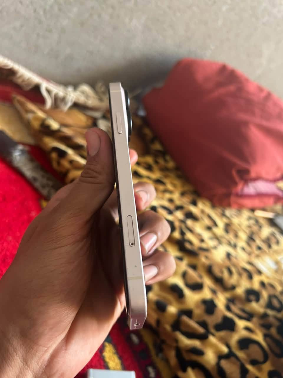 ‏iPhoneXR سلام عليكم جهاز نضيف خير￼ من الله 
￼ جهاز بطارية 100 لا يصرف شحن جهازي يخبل 
￼ ￼ الكاميرا بلادية ￼ شاشة بلادية سعر 190 وبي ￼ مجال 
‏ مكاني خاجيه شارع 40 رقمي ***********￼￼
