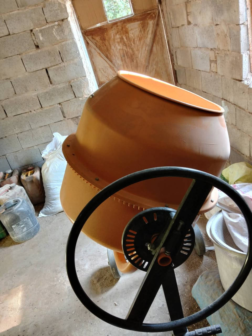***********.     Electric Concrete Mixer
دينار عراقي 500.    ***********4     مجال
