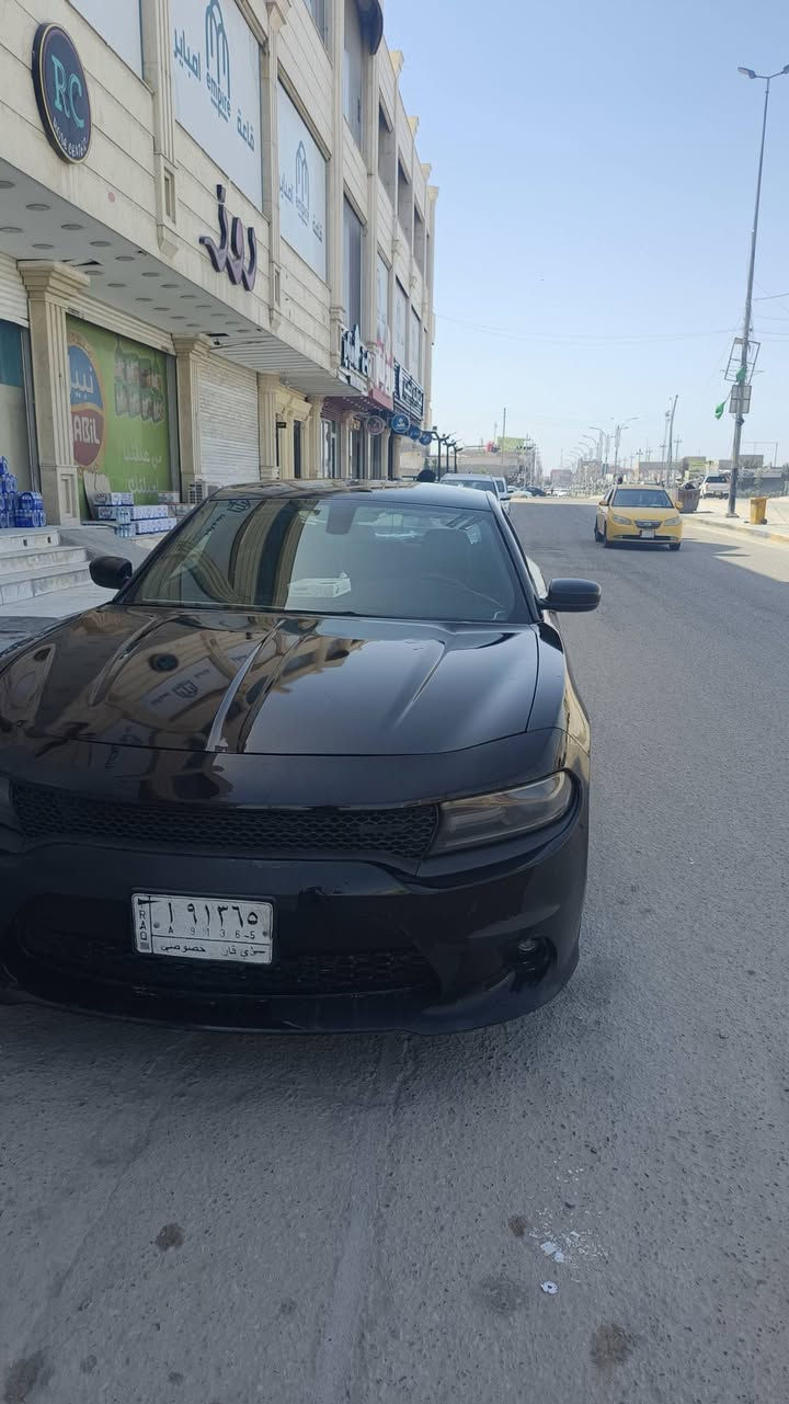 السلام عليكم للبيع جارجر ٢٠١٥ sxt ب ١٤٢ وبيها مجال السيارة وارد كندي حادثها مناك عامود صغير طايح على تكم وهنا بالعراق صار بيها صبغ قطع اثر جراد وطخات ابيعلك حزام القمارة ما مصبوغة السيارة اكفلك محرك وكير وكهربائيات وشاصي ولغد وكلبة السيارة ما ناقصة برغي بس صبغ للدعامية مكانها البصرة *********** اذا عندك k5  سوناتة الشكل الي قبل جديد او كامري اراوس
