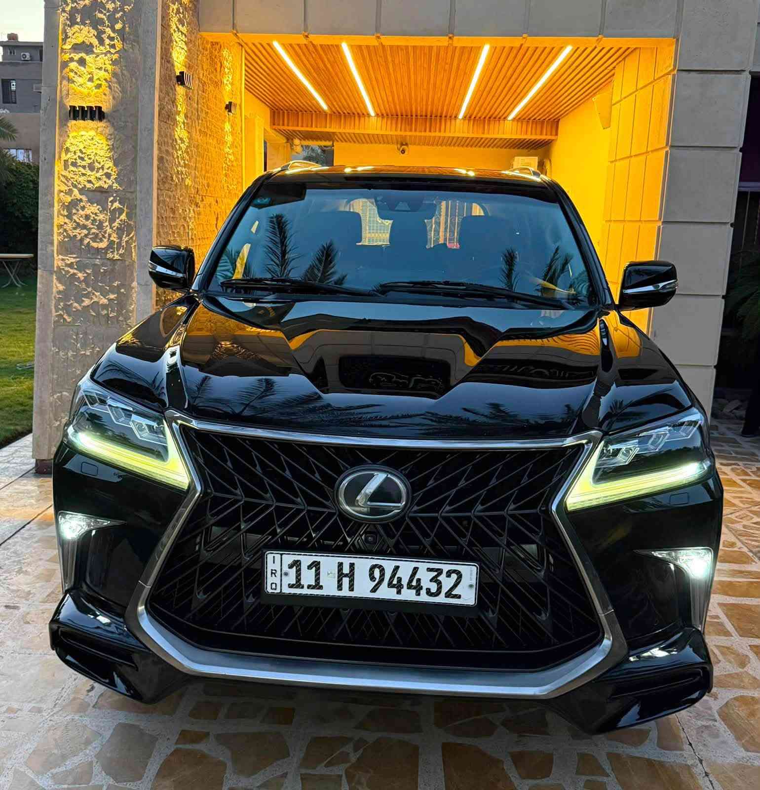 السلام عليكم LX 570 2016 سوبر سبورت  مواصفات معروفة بريم ماشية 160000 رقم بغداد بأسمي مكفولة السعر 56500 وبي مجال بسيط مكان زيونة للاستفسار ***********
