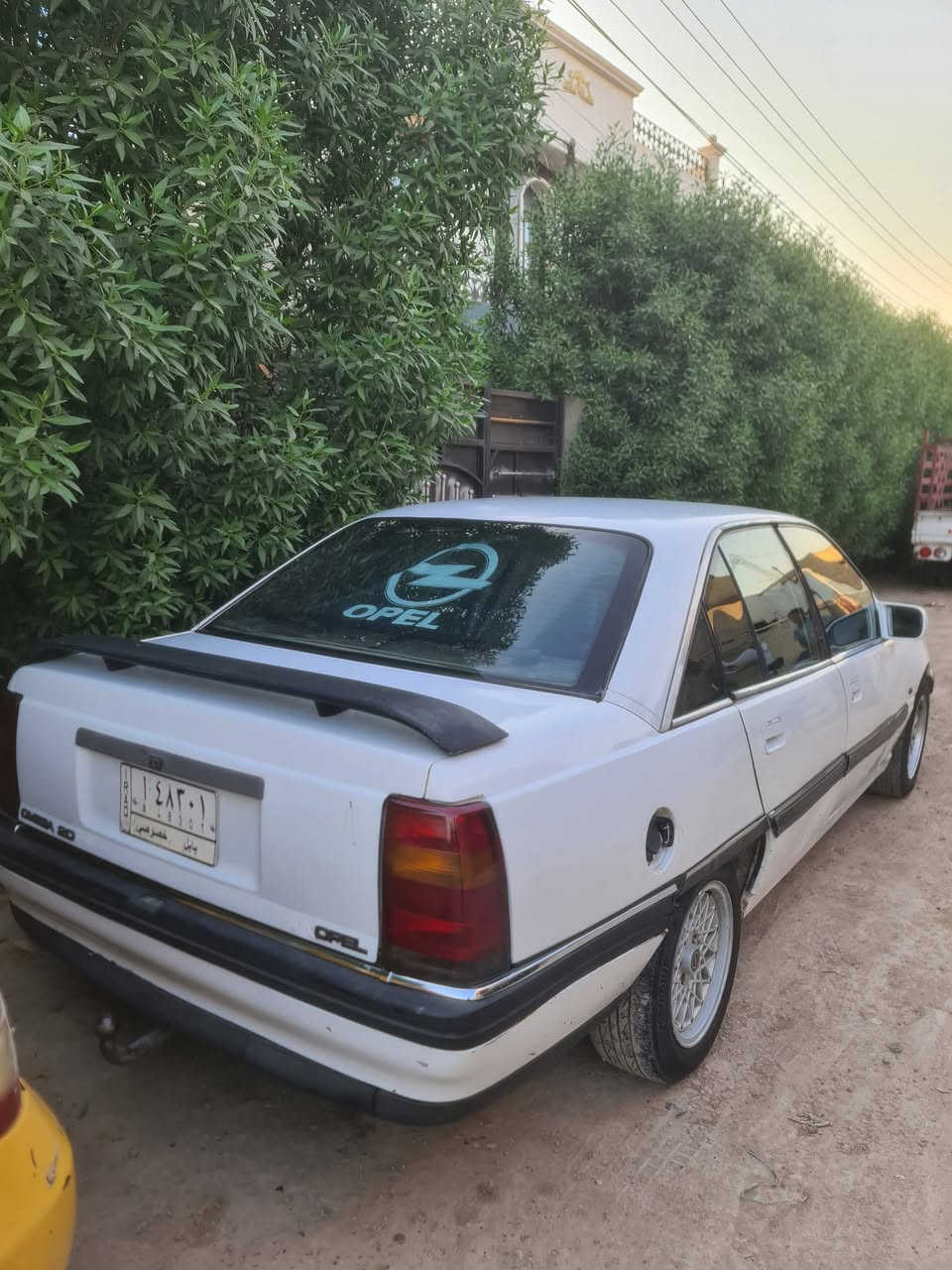 للبيع اوبل اوميكا 1992 رقم بابل تحويل مباشرالسياره كله وضع الشركه  محرك جديد كير عادي حداديه جديده تخم تاير كهربائيات جاهزه شواصي نضيفه  السياره جاهزه وخير من الله ترايك للبصره السعر 25 $ وبيها مجال مكاني بغداد اليوسفيه ***********
