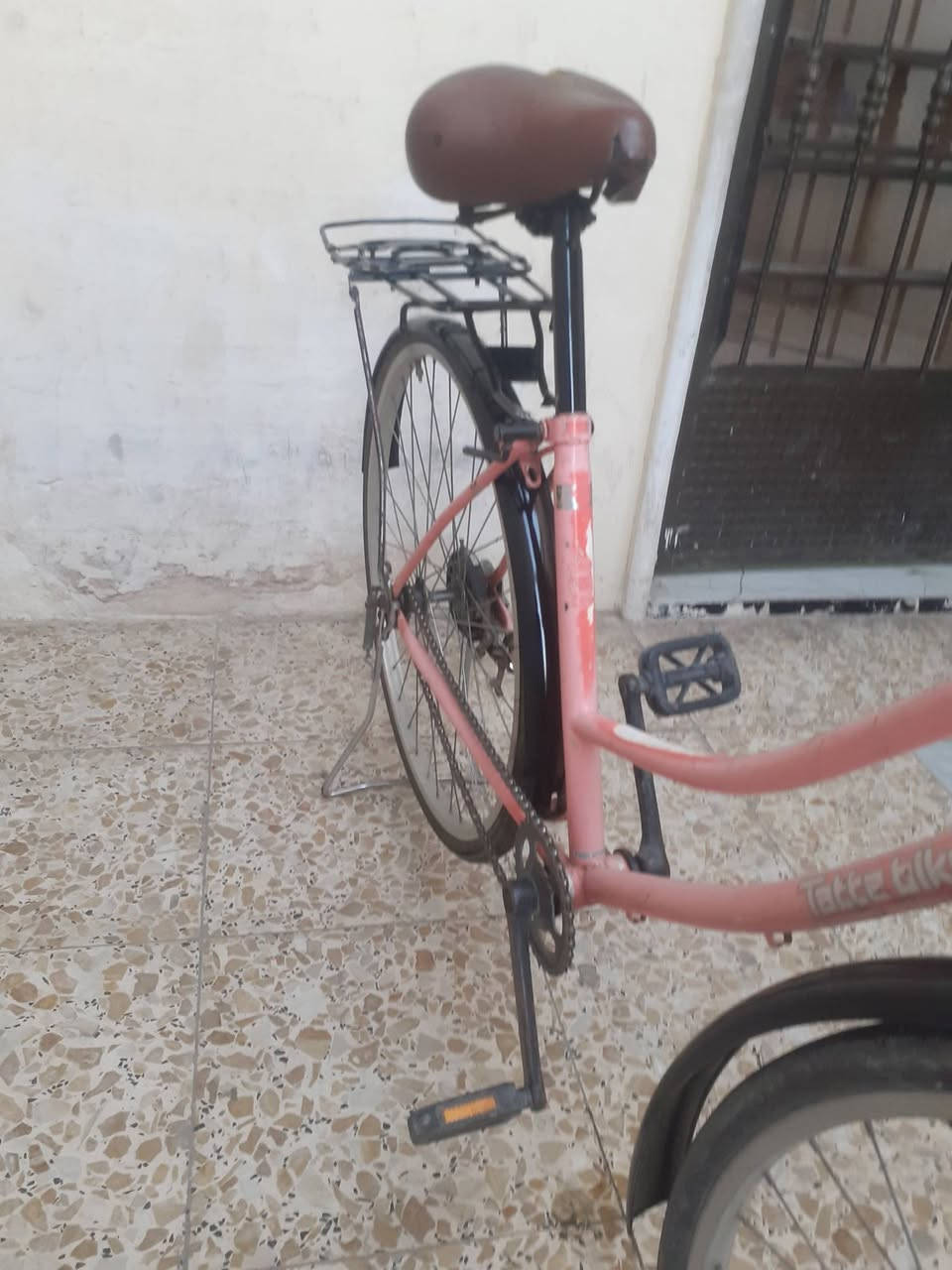 السلام عليكم عندي بلسكل البيع حجم ٢٦سعر ٥٠ الرقم ***********
