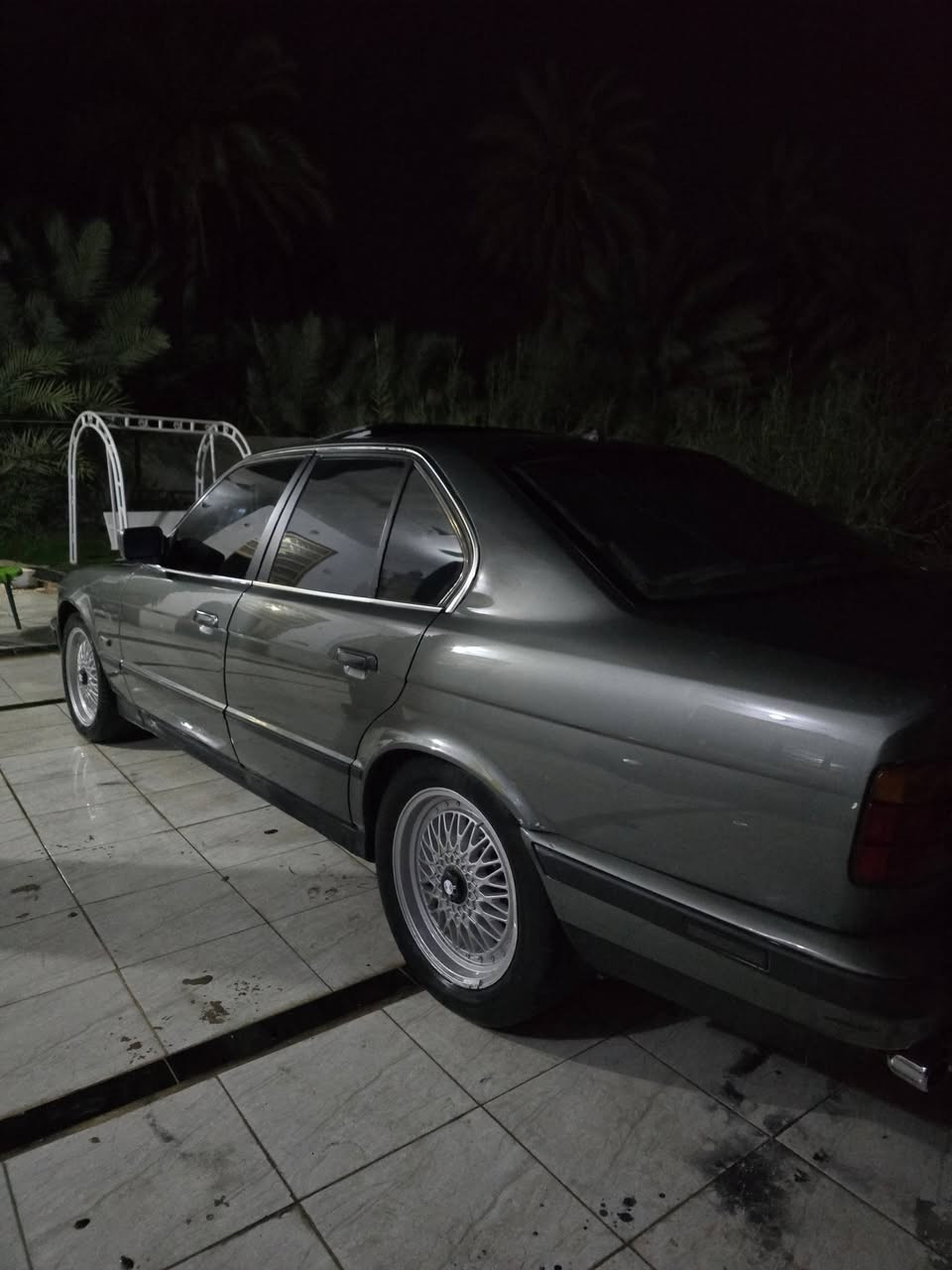 #السلام_عليكم
للبيع_او_مراوس 
ب اي نوع سيارة عدك نزل
 BMW- 520i /1993
السياره معدله رياضي بل كامل 
اصل بليته وسنويه 520
مكينه مسكرعدل i20
كيرعادي
كيرومحرك مكفولات 
كلج  رياضي 
ويل bbsرياضي اصلي
 مو تجاري
رقم انبار دولي باسمي انكليزي  مشروع وطني سنوية 2030هزة جديدة شرط التحويل 
بجم عريض لايت سوارات 
بلاجكتورات وكشاف كله شغال
غرفه جلد كهرباء فول مواصفات جديدة كشنات كارتير جدد بلاد مو دوشمة 
صاج ملكي 
 جام كهرباء  
تنته وتكم. كنتارة بلكامل
بدون ظربه ولاخياس 
نظام صوتي احترافي
  سماعات دمام
صالنصه رياضي كاتم
منضومة بانزين جديده 
حداديه امامية خلفية جاهزة
 كل اكسسوارات السياره اصلية  ناقصها تبريد والباقي شوف لعين 
مكاني كربلاء 
السعر: 54وبيها مجال حك جيتك
*********** اتصال
***********واتساب
