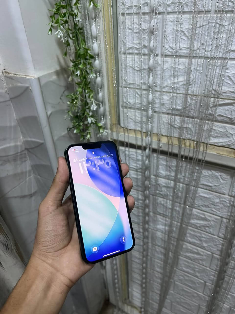 للبيع ايفون 13 عادي ذاكره 128 بطاريه 75 جهاز نضيف كلش شوفت عينك وتر ما مفتوح كله شغال لون مميز جهاز فقط كيبل وياه اصلي والسعر 435 الف بي مجال للشراي رقم واتساب ***********
