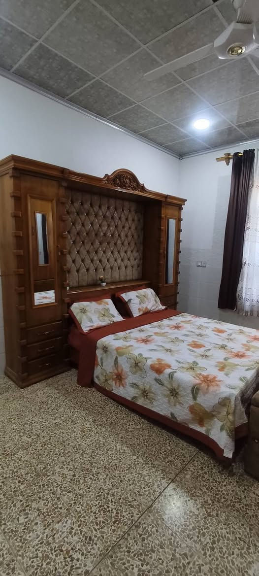 السلام عليكم
السلام عليكم غرفه نوم حجم ثقيل فصال 
درجه اولى جديده ما مستعمله غير شهر زمان 
الرايده يجي خاص سعر خاص خشب زان 
فقط بس الشراي ينتصل او يطب خاص 
الاتصال على رقم التلفون وكذلك بو واتساب 
***********📞
📞
📞
