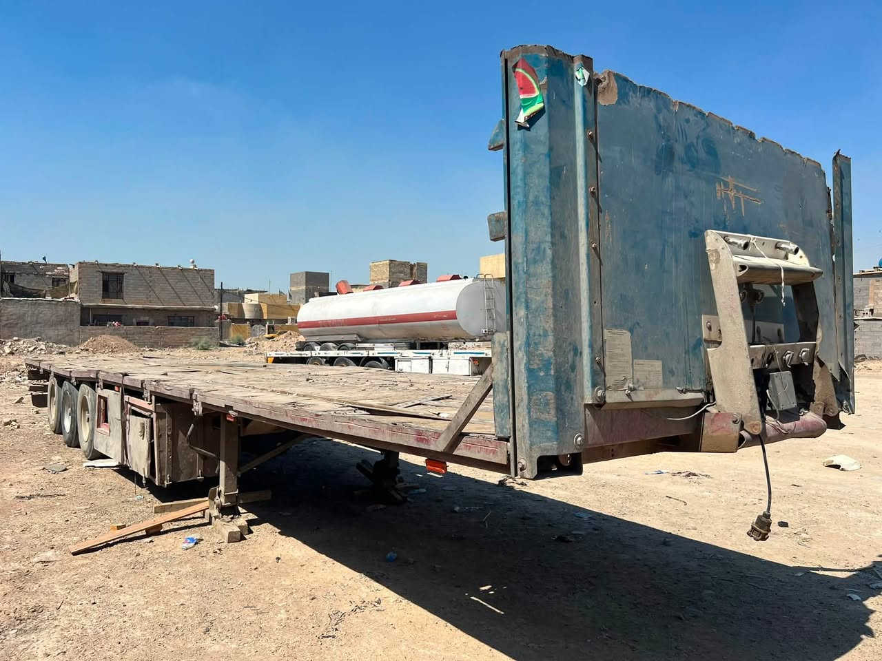 السلام عليكم عربيان اوربي للبيع  ثلاث دناكير طول 13/60 دنكير بيبي العنوان بغداد السعر اتصل رقم الهاتف /***********
