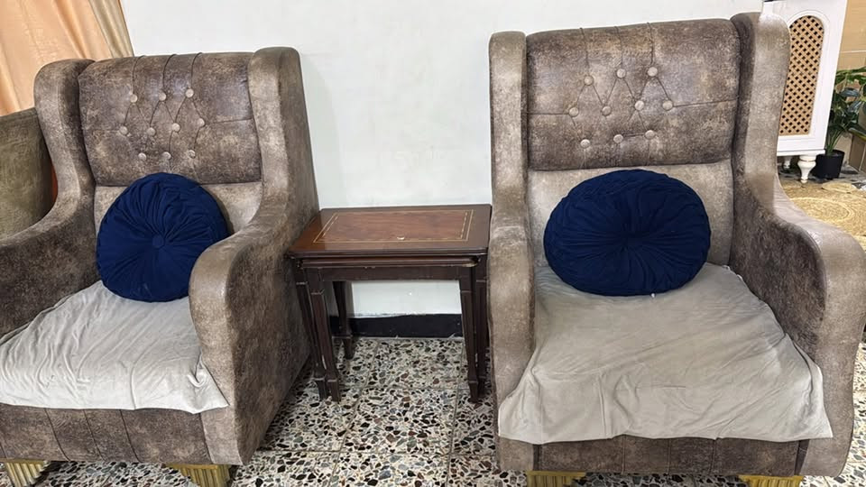 السلام عليكم
تخم نظيف للبيع مع غسالة ملابس مع ميز طعام ابو جناحين اربع كراسي للاستفسار التواصل مع الرقم  
***********
