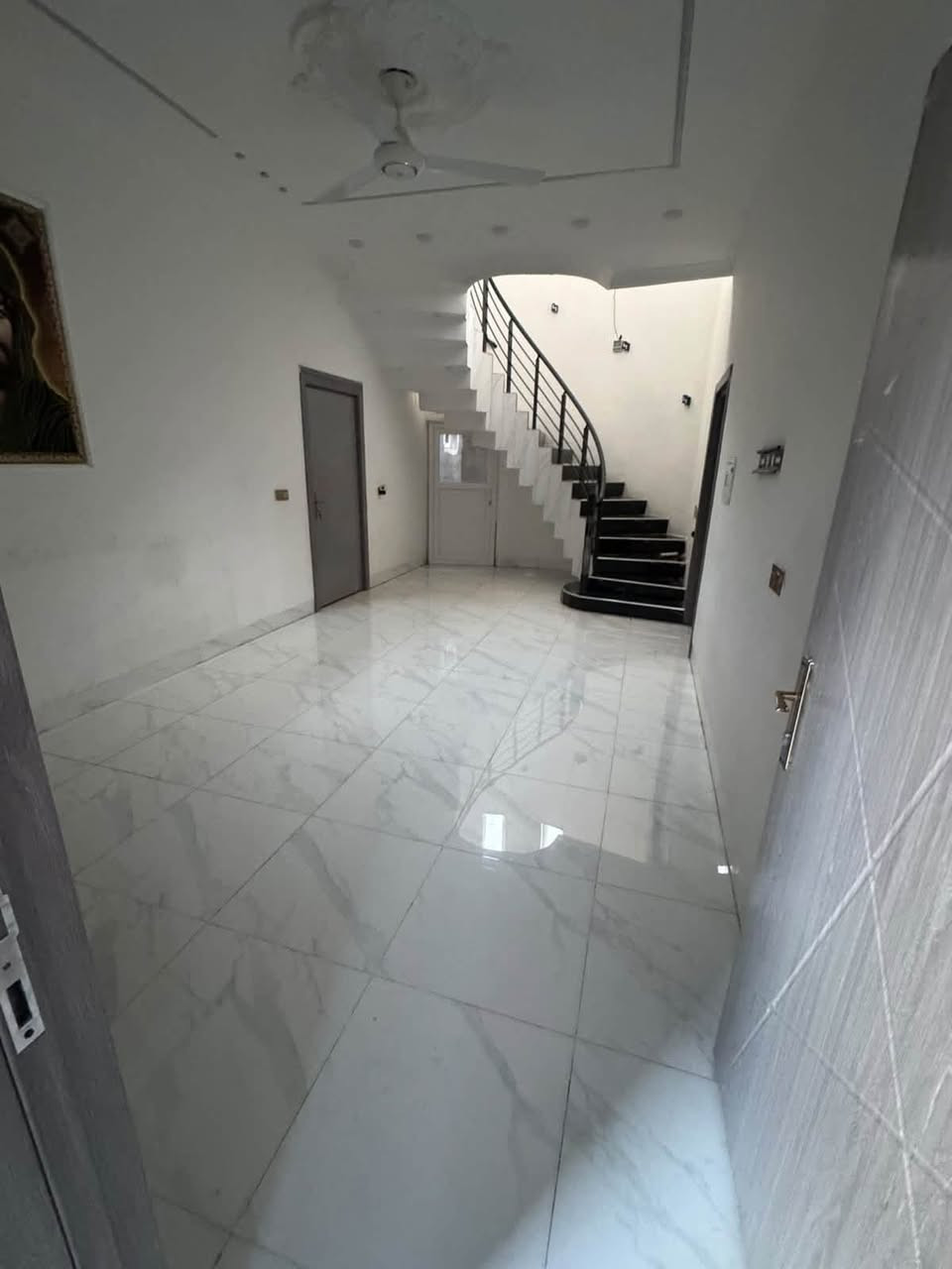 دار   للـبـيـع   🛤️🏦طـابـو صــرف 📄 طابقين 🏡بناء حديث 

الـمـوقـع/ حسن المجتبى / خلف صيدلية المختار 

مــسـاحـة/ 170 متر  

لاسـتـفـسـار مـرجـعـة مـكـتـب الـجـوهـرة لـعـقـار 📍

مـقـابـل عـمـارة الـحـافـظ 🏫 

☎️0️⃣7️⃣7️⃣2️⃣2️⃣0️⃣2️⃣2️⃣5️⃣3️⃣4️⃣📞.

الــسـعــر💵💸165 مليون
