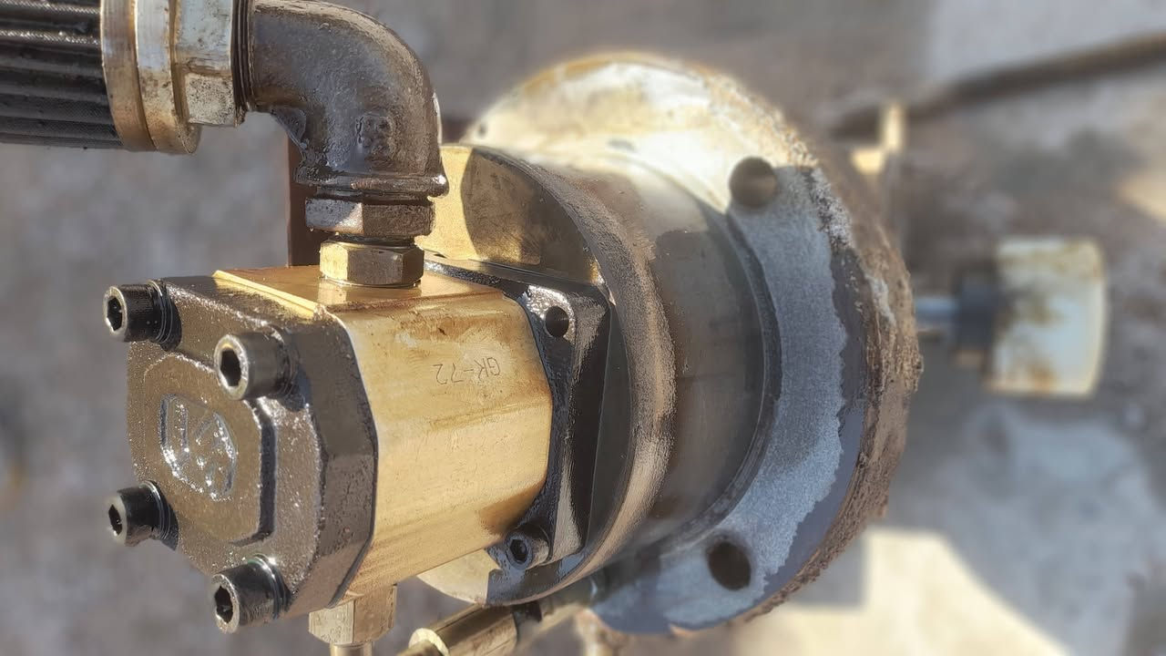 سلام عليكم مواطير مال مكينة بلوك ضغط للبيع 
الاستفسار***********
