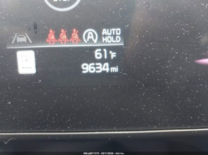 للبيع: كيا سبورتاج EX موديل 2025
المواصفات والتفاصيل:
 النوع: كيا سبورتاج (Kia Sportage)
 الفئة: EX
 الموديل: 2025
 اللون: نيلي / أزرق مميز
 المسافة المقطوعة: 9,634 ميل فقط (السيارة بحالة شبه جديدة)
 المحرك: 2.5L GDI - المحرك والجير بحالة ممتازة
 الإيرباك: بدون إيرباك
 الداخلية: جلد أسود نظيفة جداً بحالة الشركة، مع الشاشة والأنظمة الحديثة
حالة السيارة والضربة:
 الضرب بالجهة الخلفية (الجاملغ والجام الخلفي والبقلاوة).
 المقدمة، المحرك، والجانب الأيمن سليمين تماماً بدون أي ضرر.
السعر ورقم التواصل:
 السعر: 16,750 $ (167 ورقة)
 رقم الهاتف: ***********
