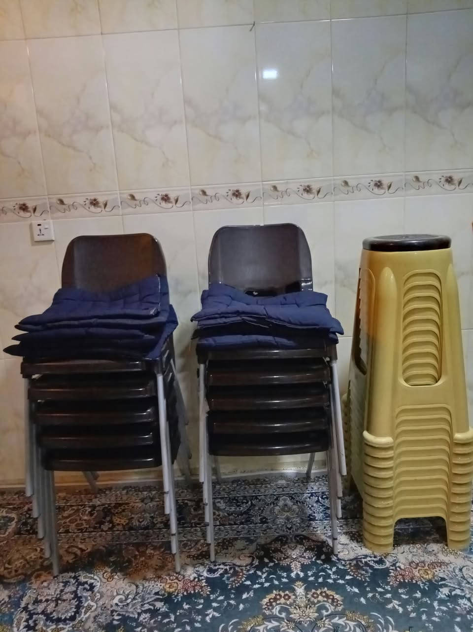 ٢٥ كرسي • ١٢ ستول • سليمانية