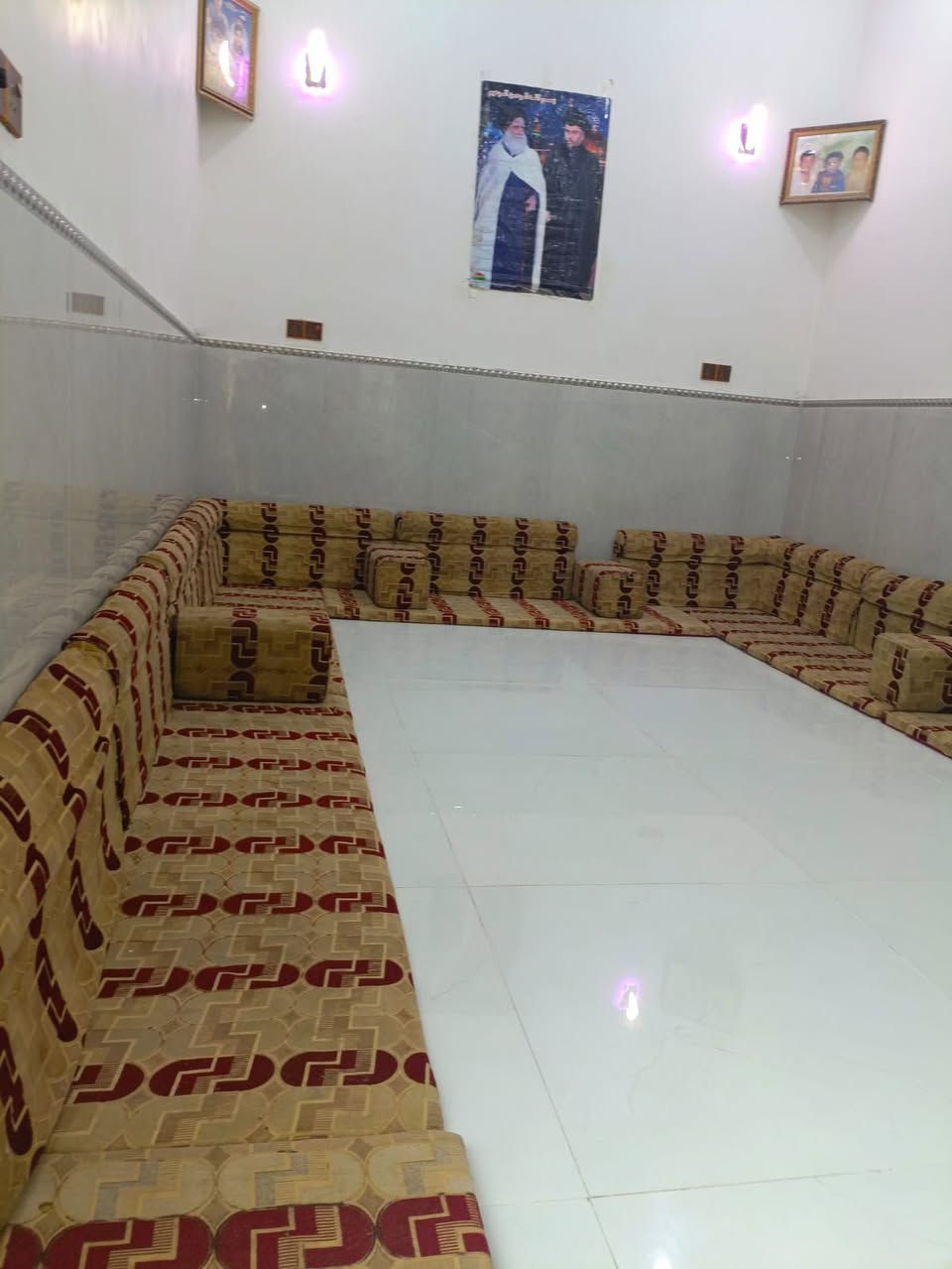 ديوان لبيع طول 6متار وعرض 3ونص مكان ناصرية مركز س 150وشراي يتصل***********
