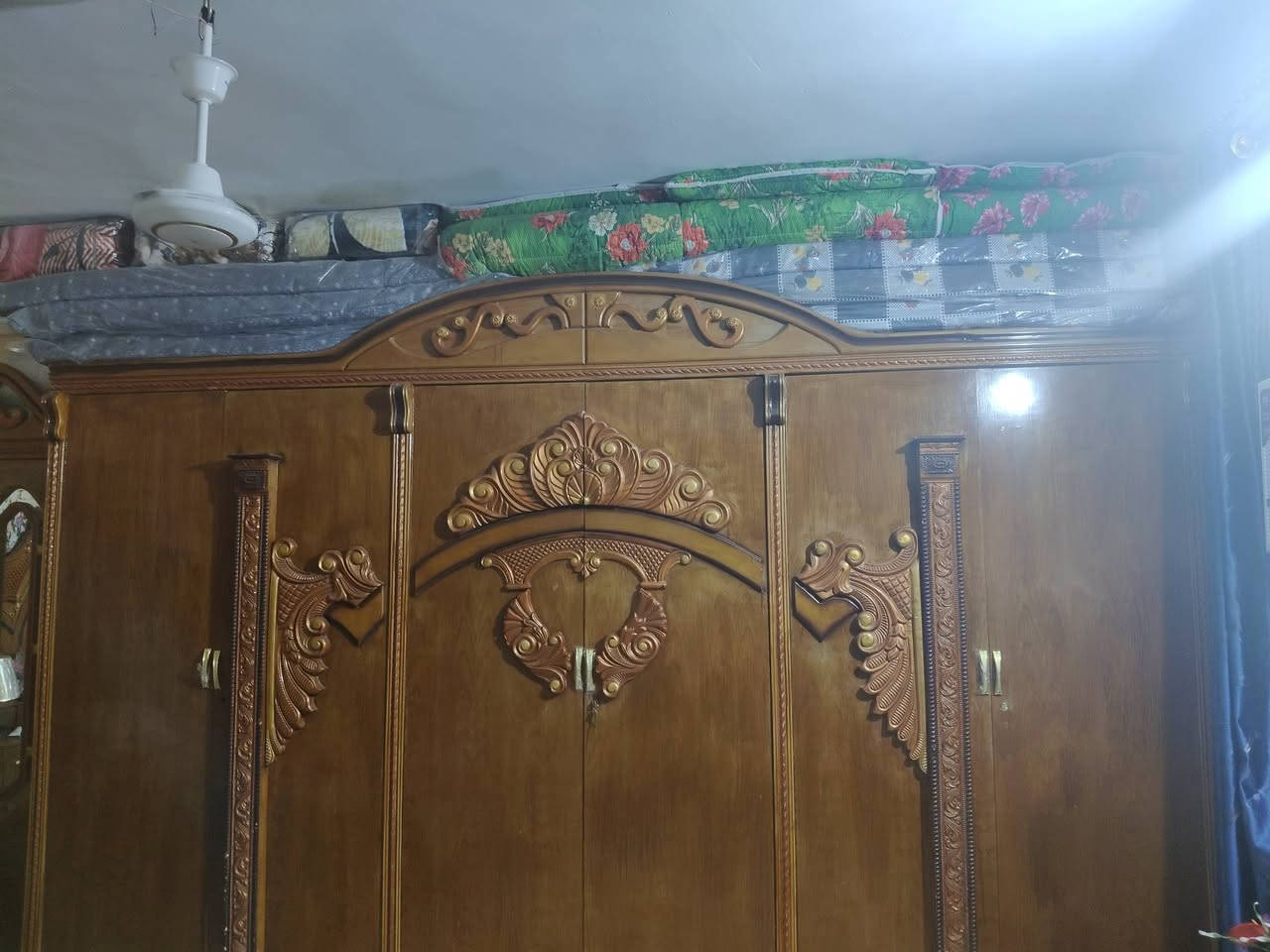 السلام عليكم اثاث كامل للبيع نظافه نظافه 95% بيع مستعجل. ***********
